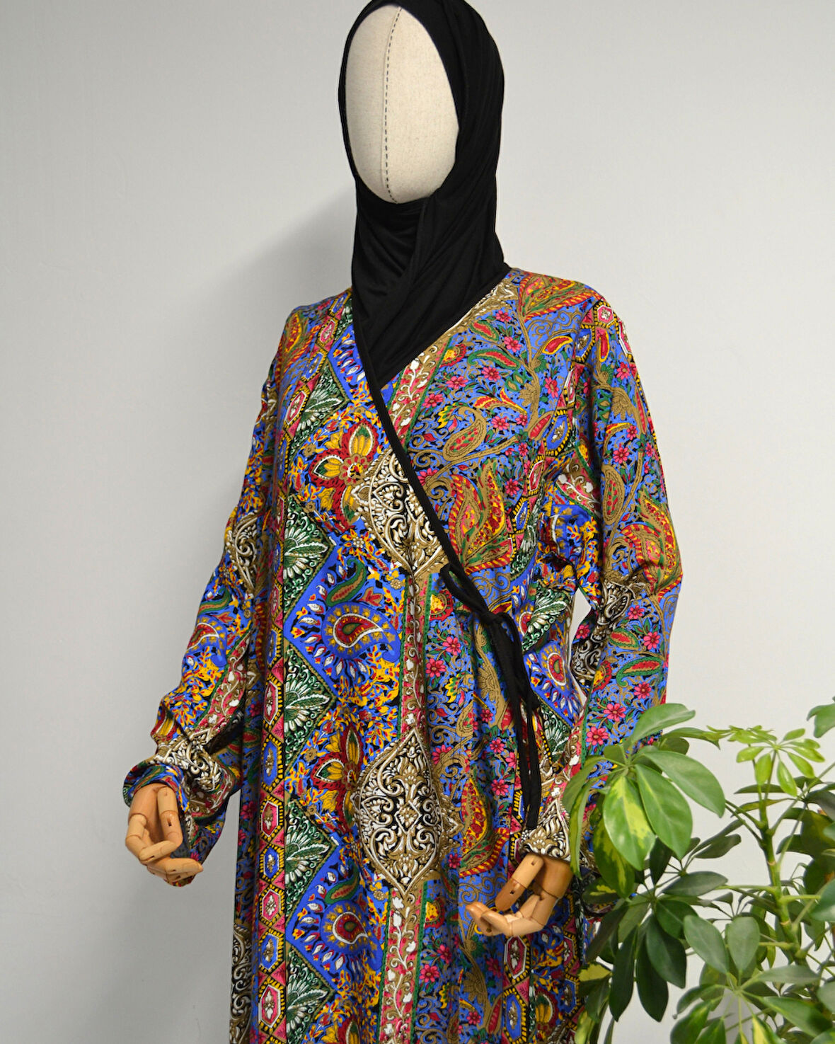 Etnik Desenli Kruvaze Namaz Elbisesi – %100 Viskon, Yandan Bağlamalı 36-46 Beden