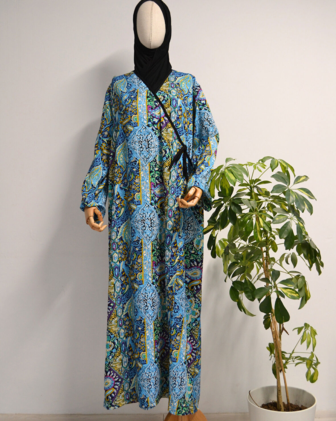 Etnik Desenli Kruvaze Namaz Elbisesi – %100 Viskon, Yandan Bağlamalı 36-46 Beden