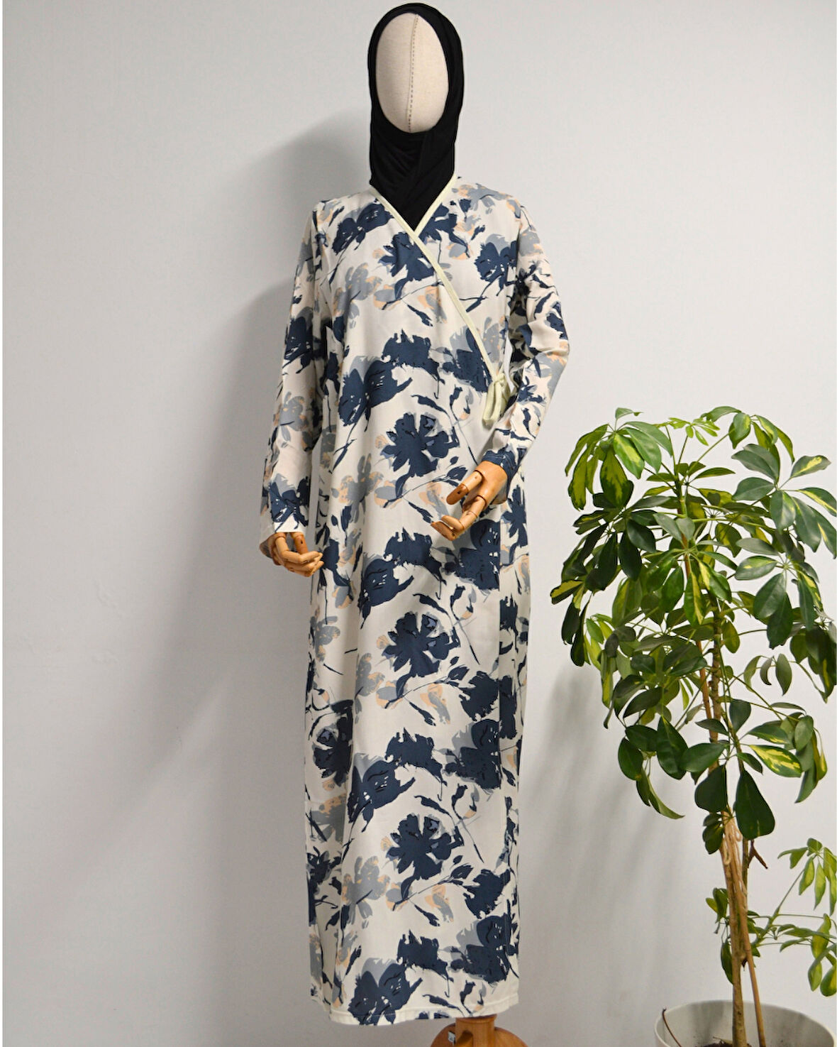 Yaprak Desenli Kruvaze Namaz Elbisesi – %100 Viskon, Yandan Bağlamalı 36-46 Beden