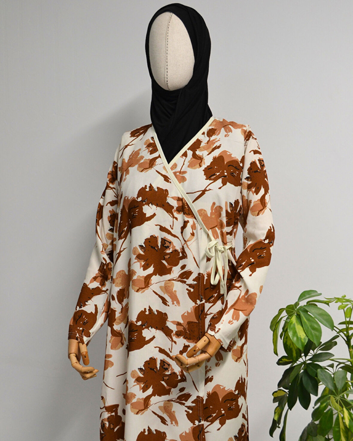 Yaprak Desenli Kruvaze Namaz Elbisesi – %100 Viskon, Yandan Bağlamalı 36-46 Beden