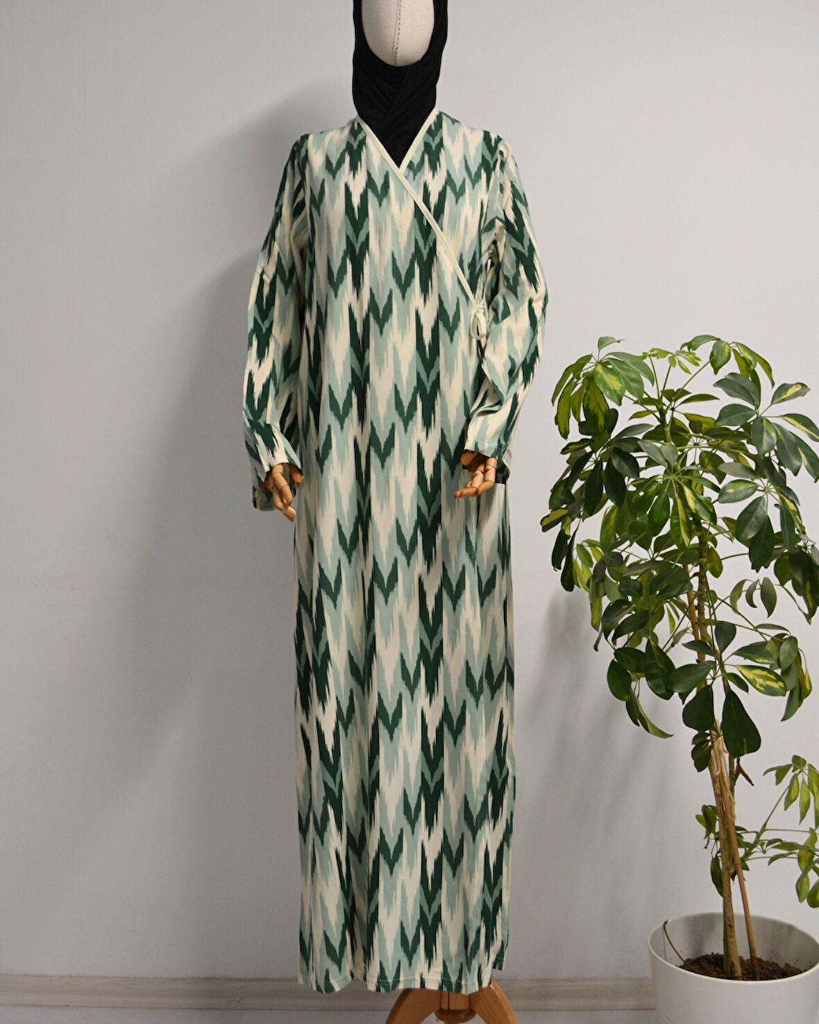 Zigzag Desenli Kruvaze Namaz Elbisesi – %100 Viskon, Yandan Bağlamalı 36-46 Beden