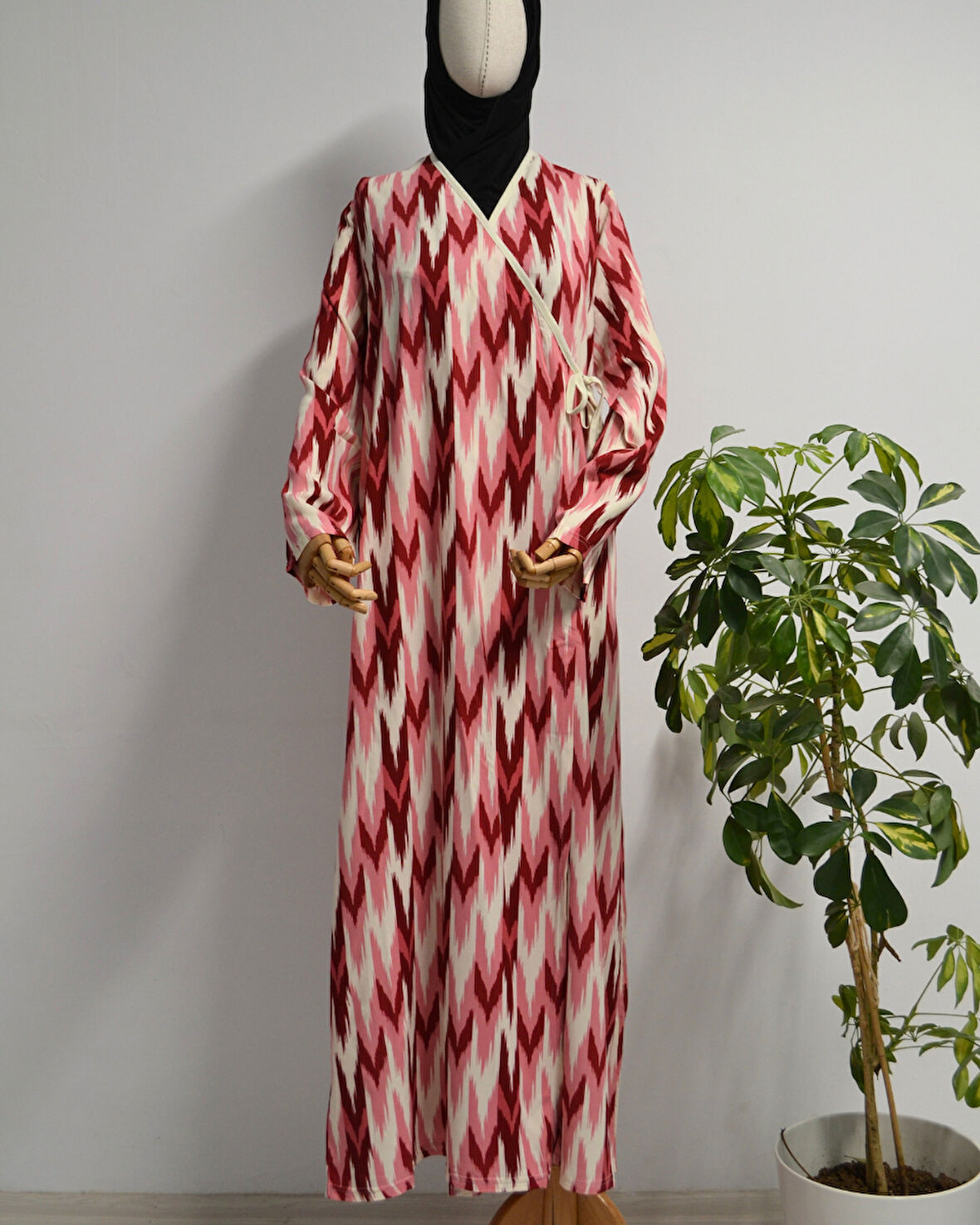 Zigzag Desenli Kruvaze Namaz Elbisesi – %100 Viskon, Yandan Bağlamalı 36-46 Beden