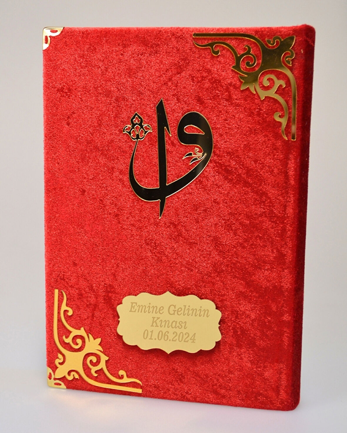 Orta Boy Diyanet Onaylı Kadife Kaplı Kur’an-ı Kerim – 17x24 cm, 604 Sayfa, QR Kodlu Sesli Arapça ve Meal