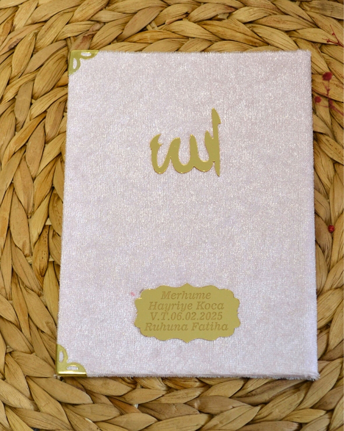 Kişiye Özel Pleksi İsimli Kadife Yasin Kitabı – 128 Sayfa