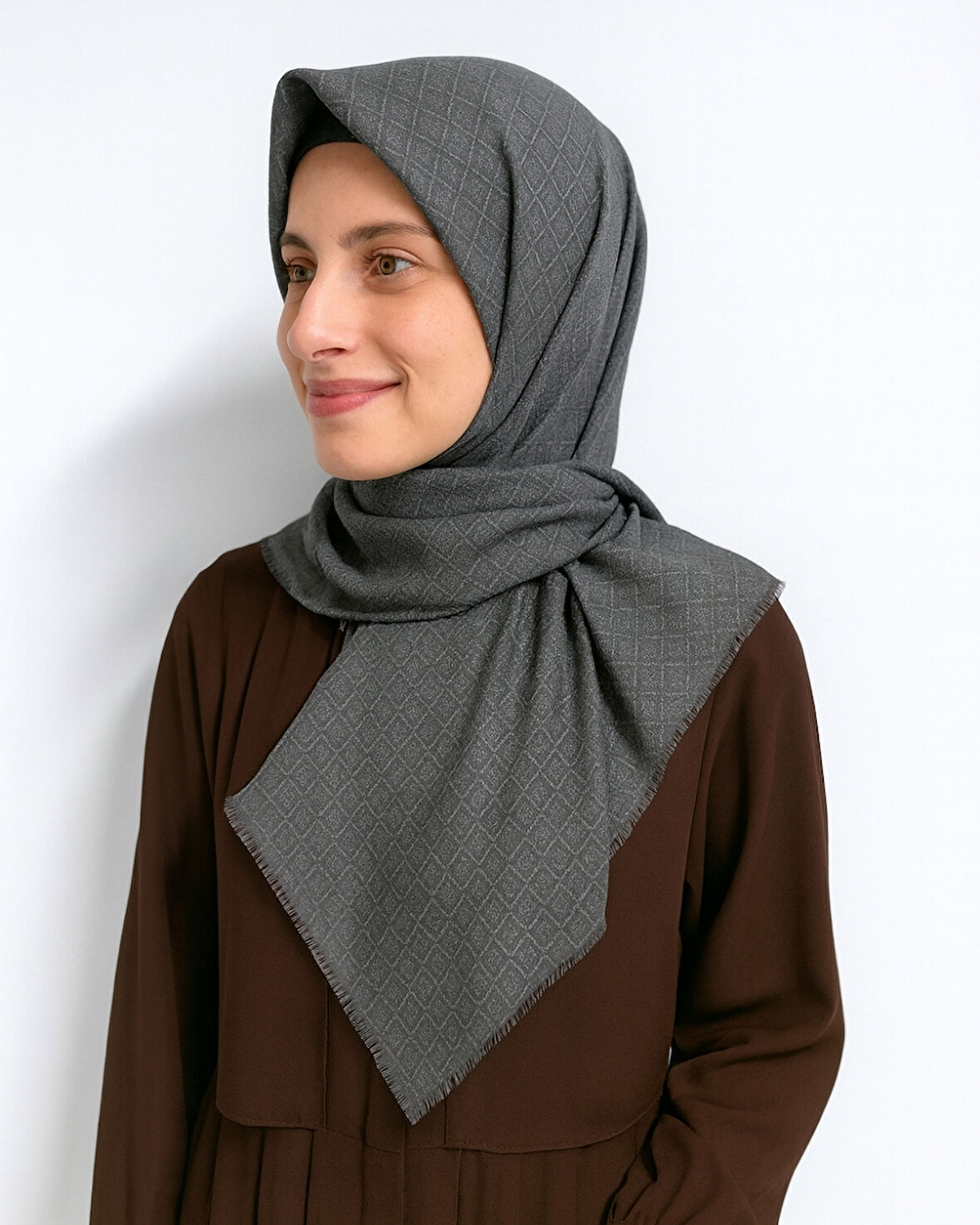 Desenli Denim Eşarp – 95x95 cm, Kaymaz, Dört Mevsim Kullanıma Uygun