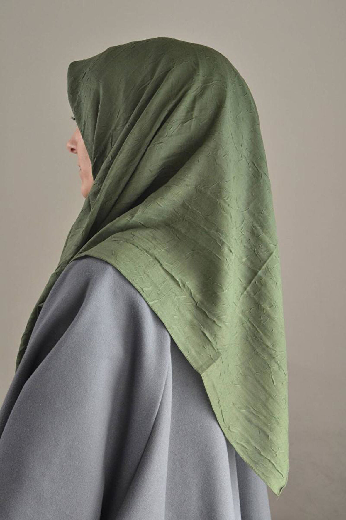 Bambu Kraş Eşarp 100x100 cm – Terletmez, Tok ve Dik Duran, Dört Mevsim Kullanıma Uygun