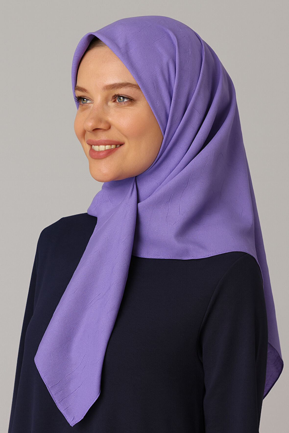 Bambu Kraş Eşarp 100x100 cm – Terletmez, Tok ve Dik Duran, Dört Mevsim Kullanıma Uygun