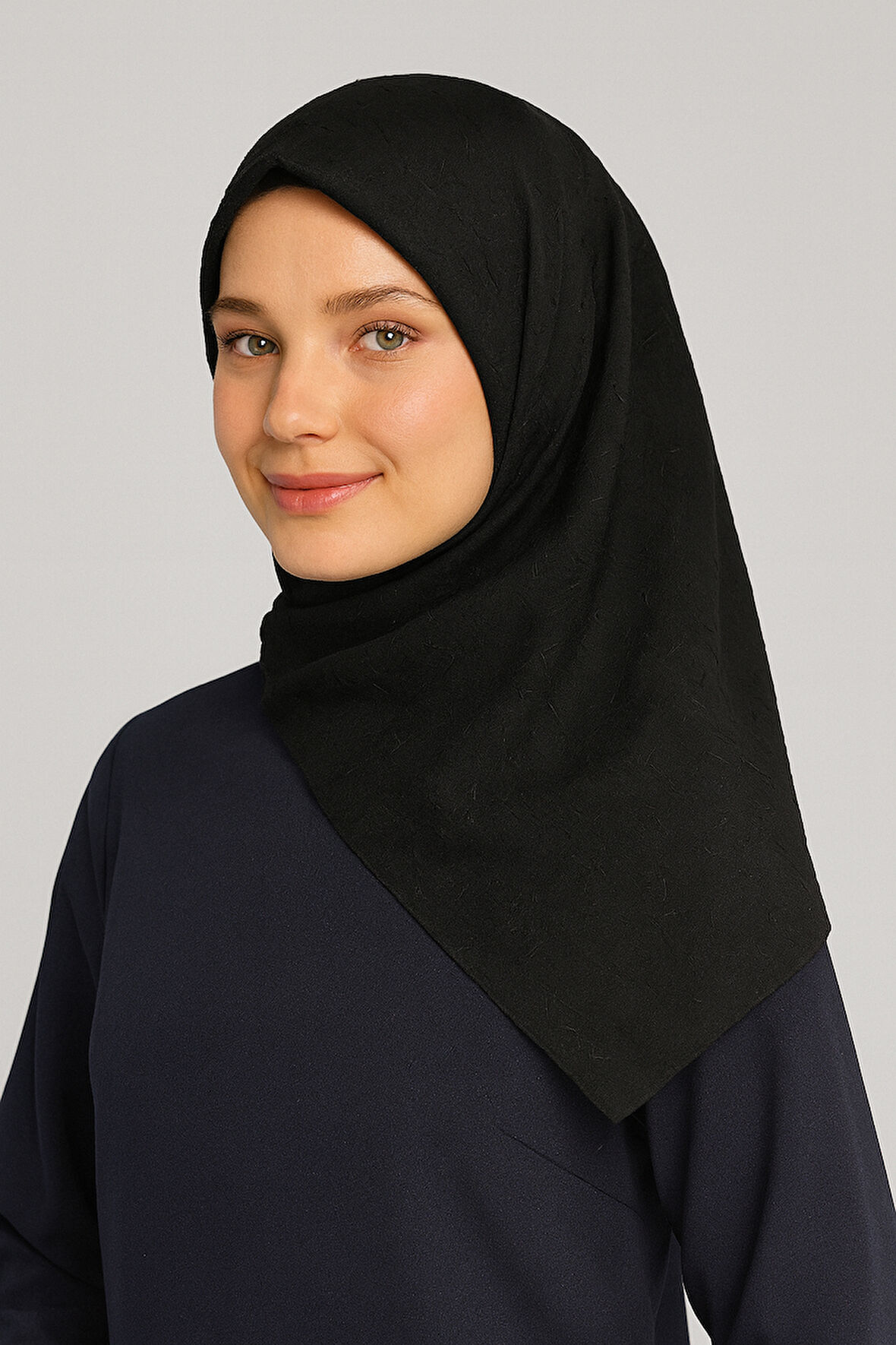 Bambu Kraş Eşarp 100x100 cm – Terletmez, Tok ve Dik Duran, Dört Mevsim Kullanıma Uygun