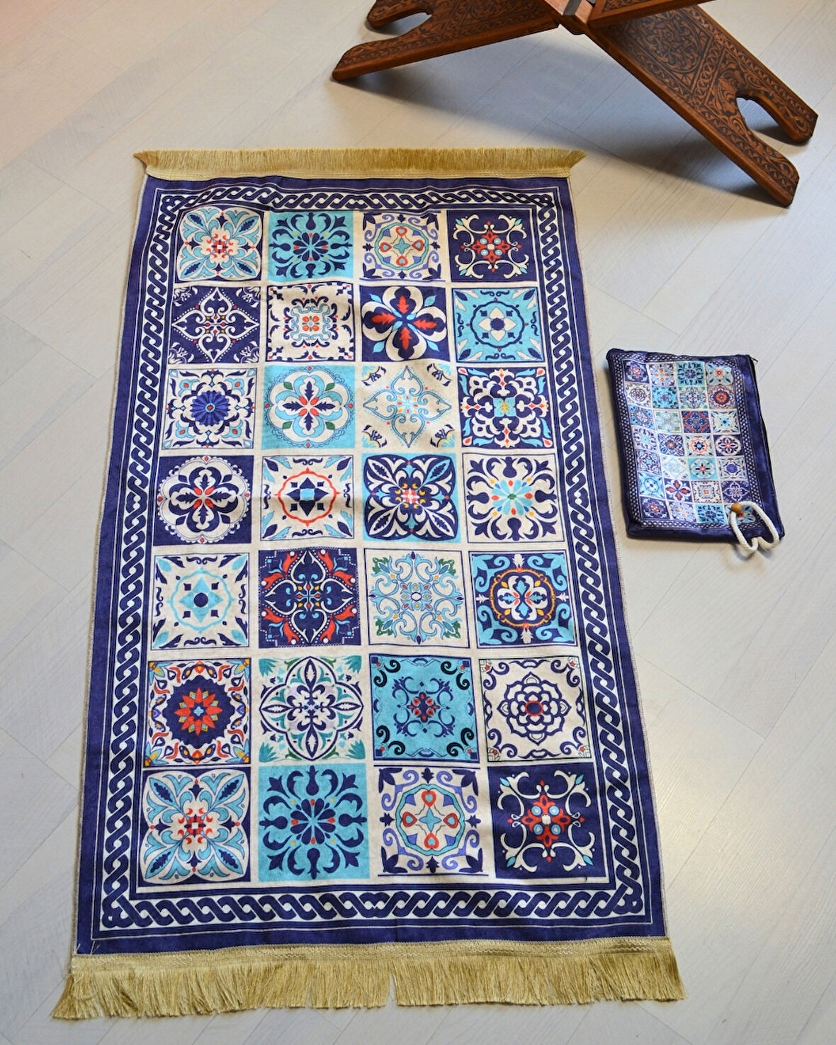 Pratik ve Taşınabilir İpek Dokulu Çantalı Seccade –40 Yama Desen- Fermuarlı