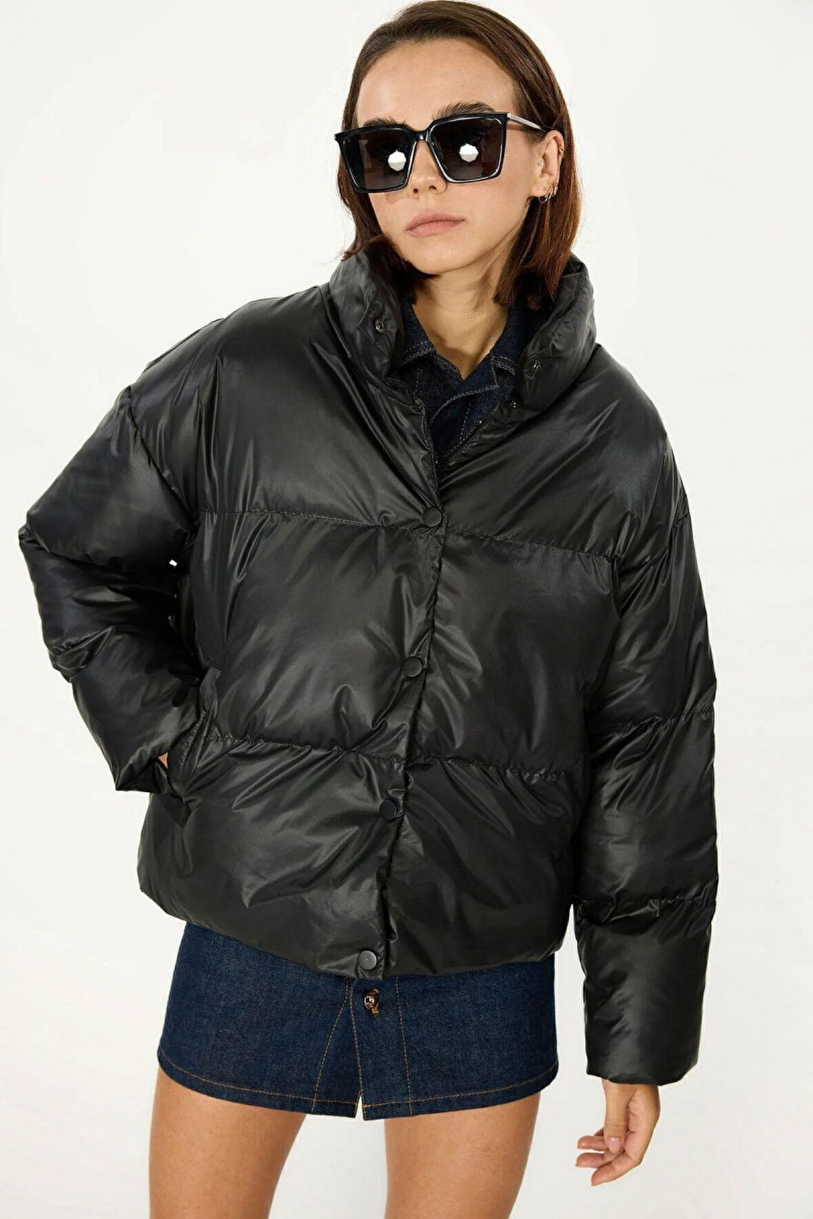 İçi Astarlı Su ve Rüzgar Geçirmez Cepli Dik Yaka Kadın Mont