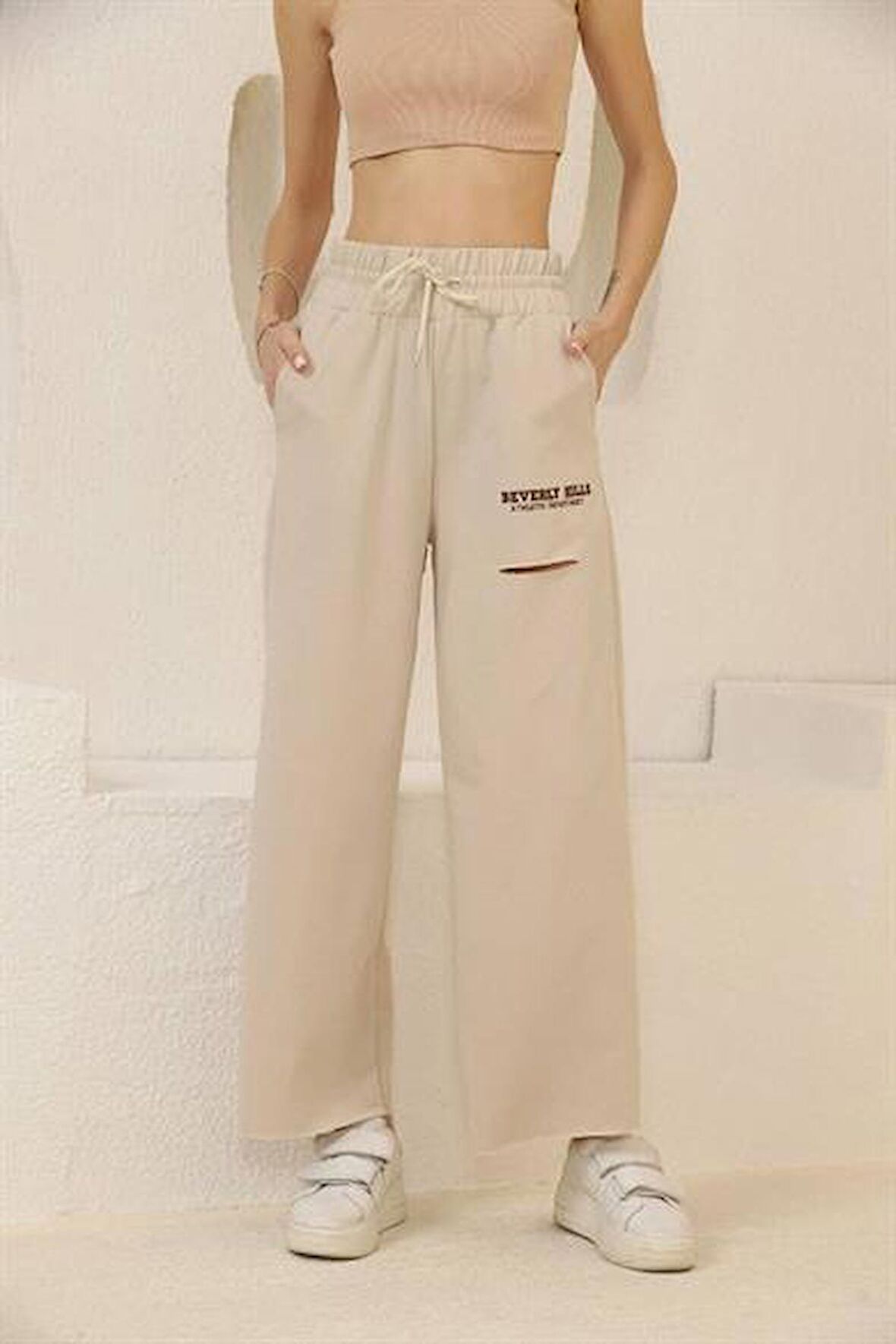 Beli Lastikli Yırtık Detaylı Salaş Kadın Pantolon