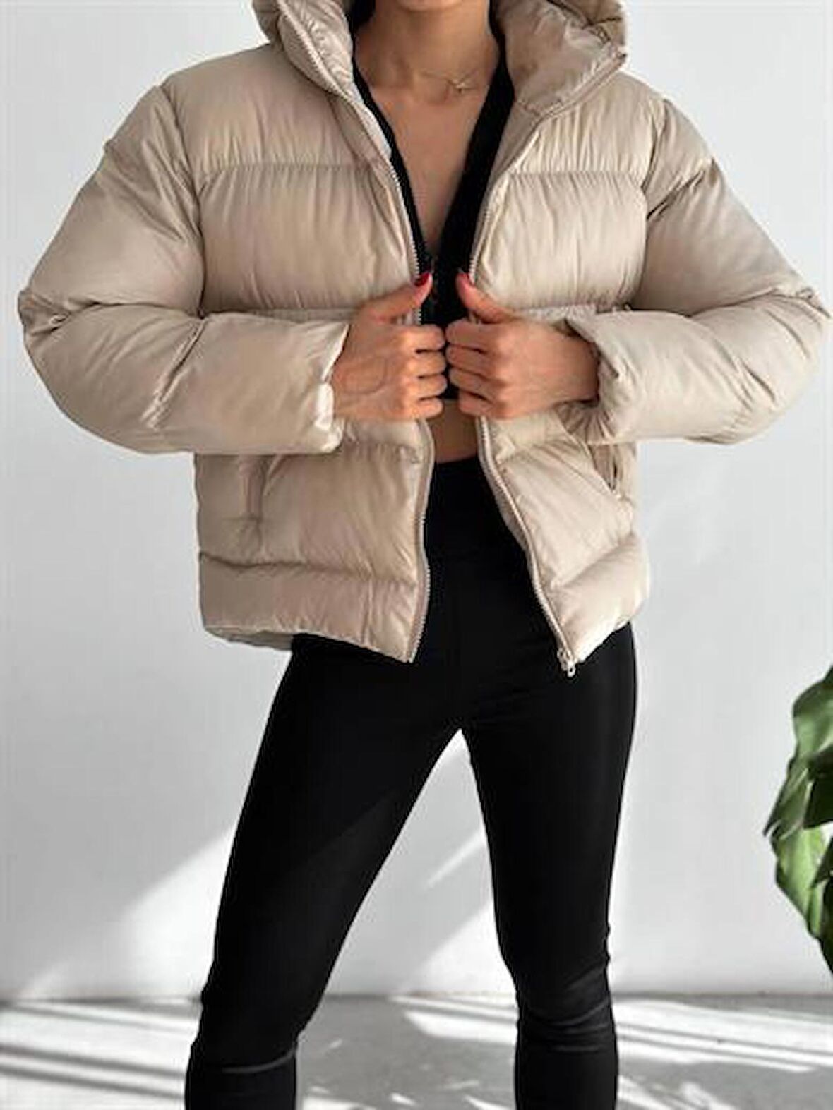 Kapüşonlu Arkası Çavuş Desen Kadın Şişme Mont