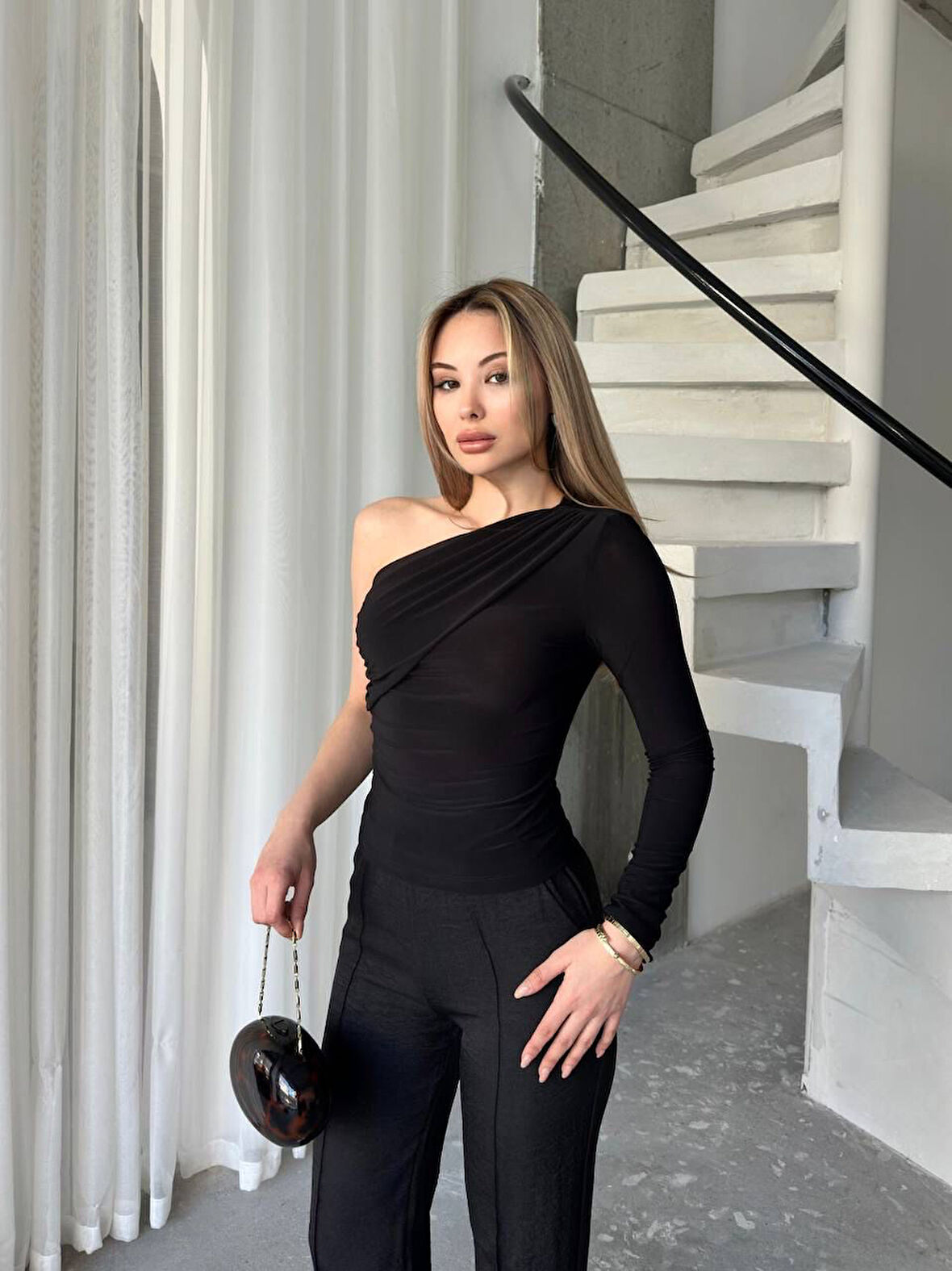 Vatkalı Tek Omuz Kadın Bluz