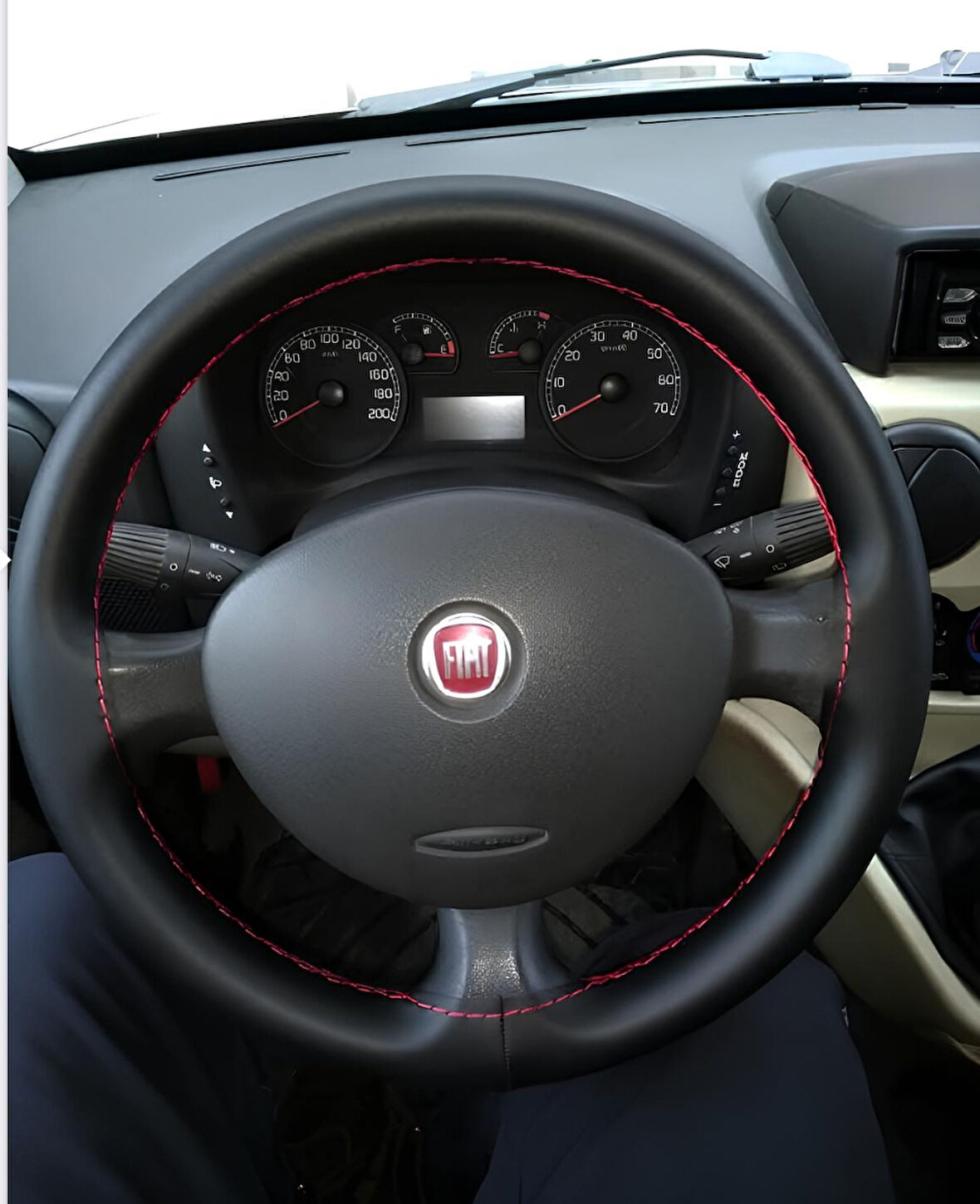 DİKİŞLİ DİREKSİYON KILIFI SİYAH DÜZ YÜZEYLİ DERİ KIRMIZI DİKİŞLİ FIAT DOBLO İÇİN