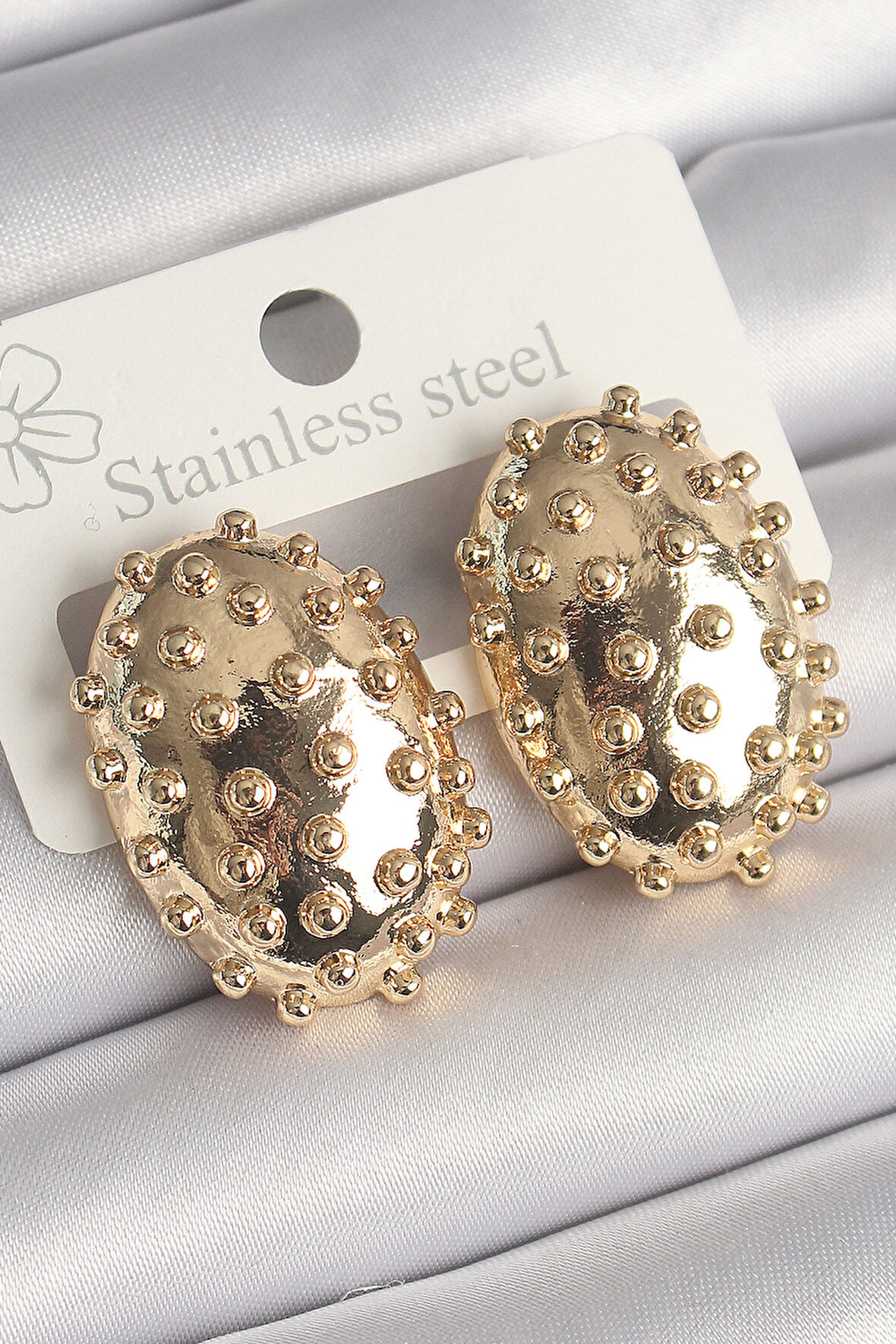 Pirinç Gold Renk İşleme Detaylı Oval Bombe Plaka Model Kadın Küpe - TJ-BKP10235