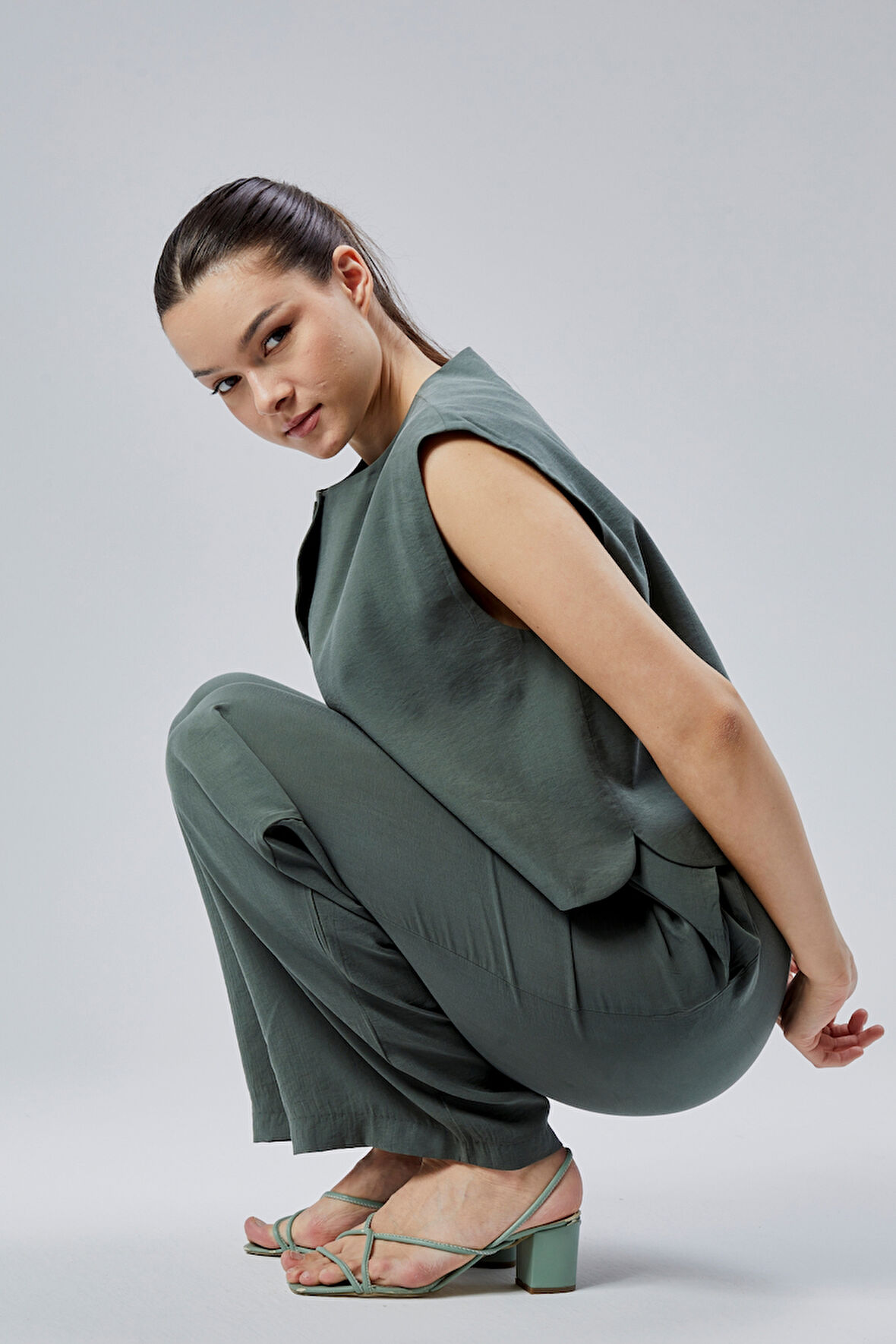 Kadın Yeşil Rahat Kesim Dokuma Pantolon