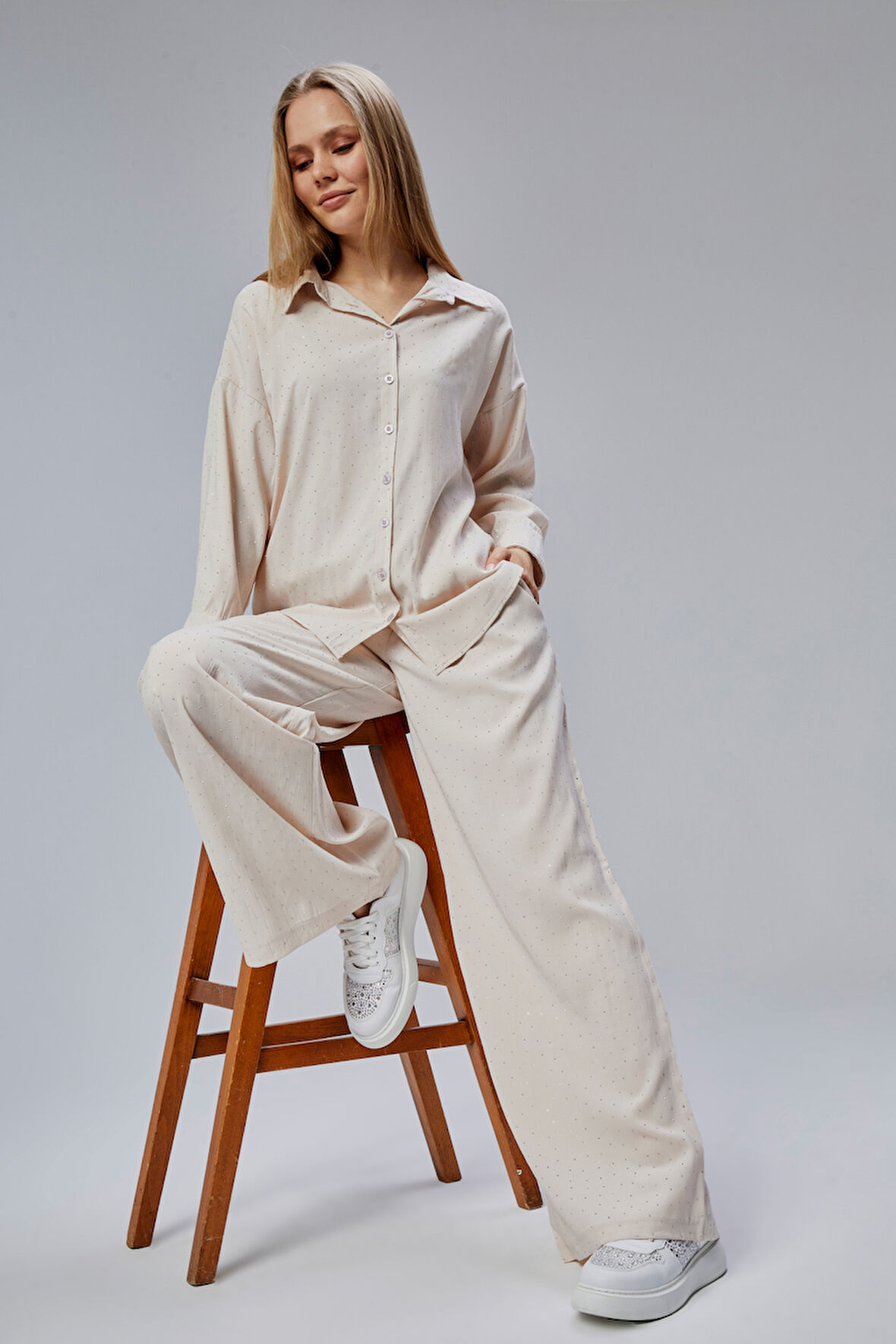 Taş Rengi Taş İşlemeli Salaş Kesim Dokuma Pantolon