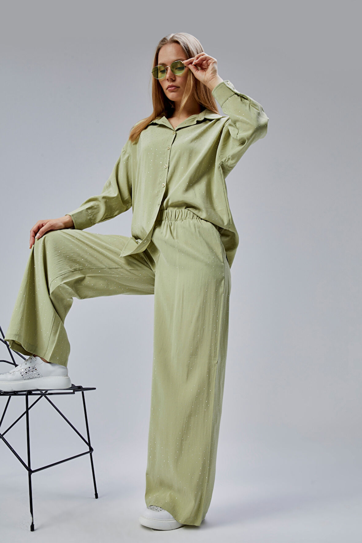 Yeşil Taş İşlemeli Salaş Kesim Dokuma Pantolon