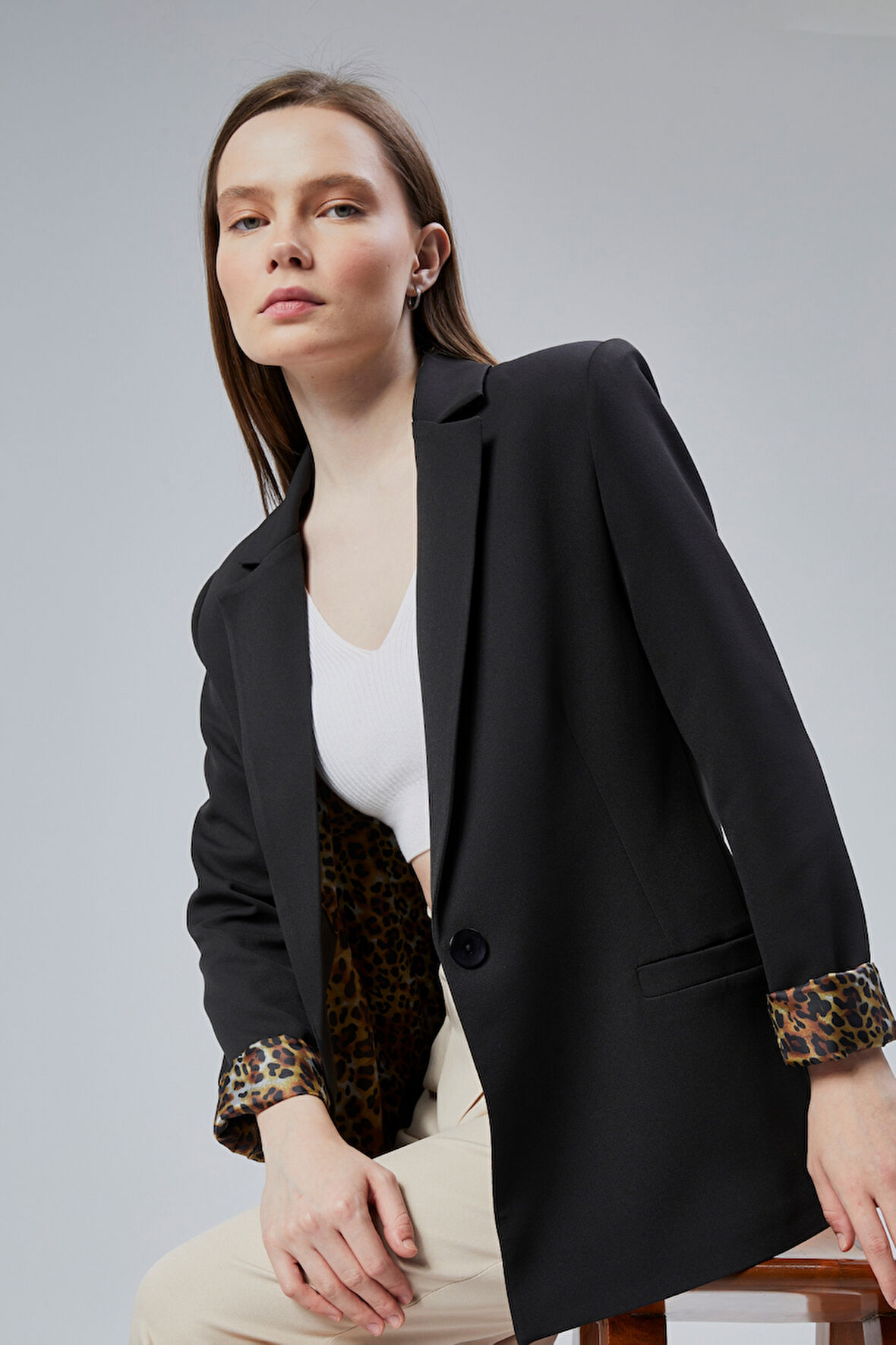Kadın Kruvaze Yaka Kolu Katlama Detaylı Regular Vatkalı Blazer Ceket