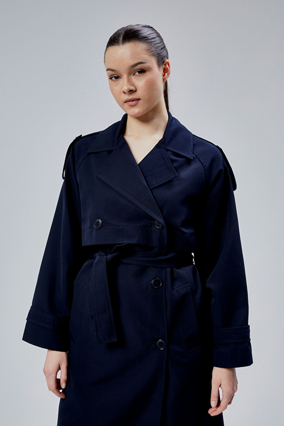 Oversize Kruvaze Kapama Rüzgarlık Detaylı Trençkot