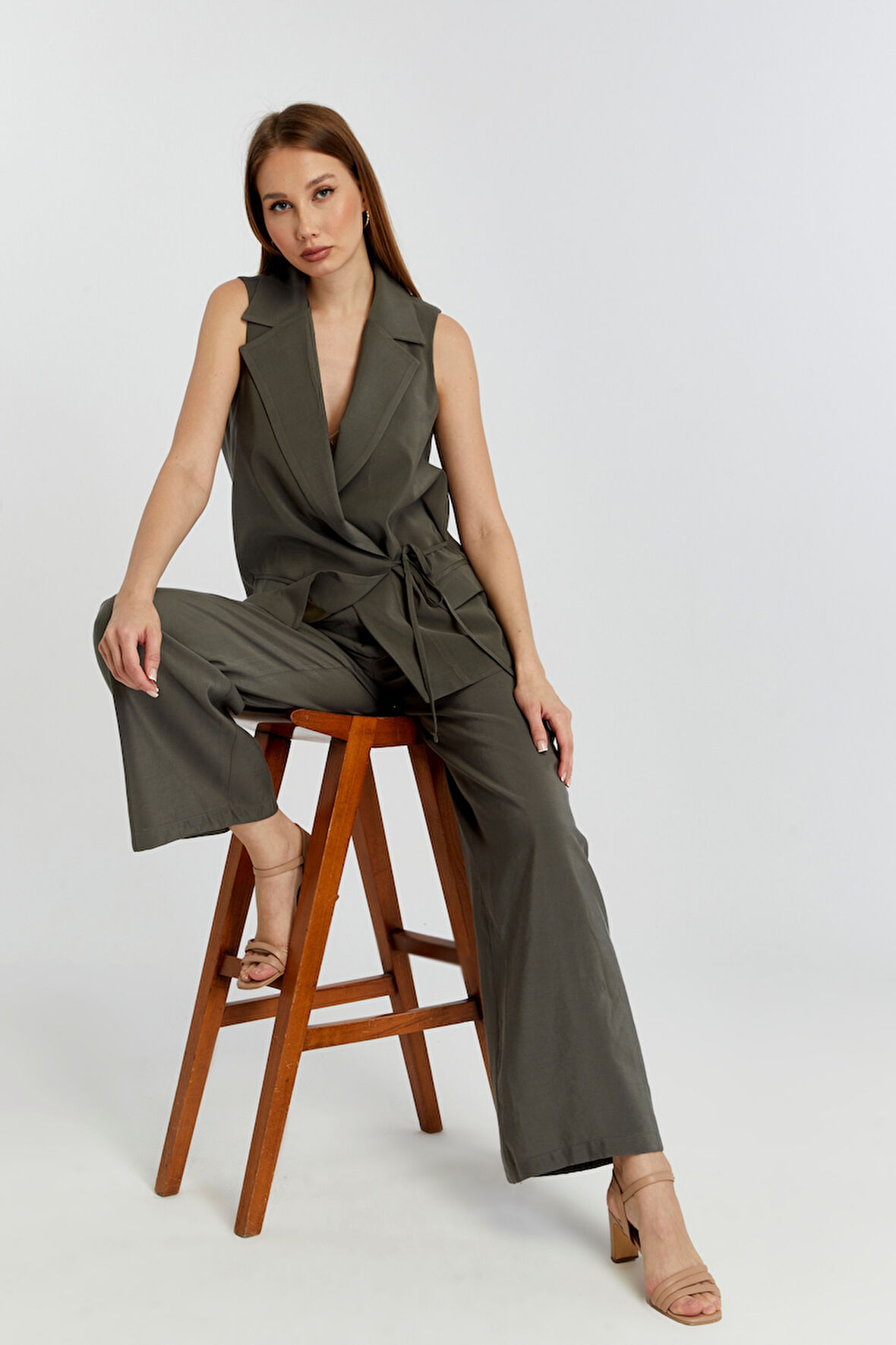 Haki Regular Fit Belden Bağlama Detaylı Astarlı Dokuma Yelek