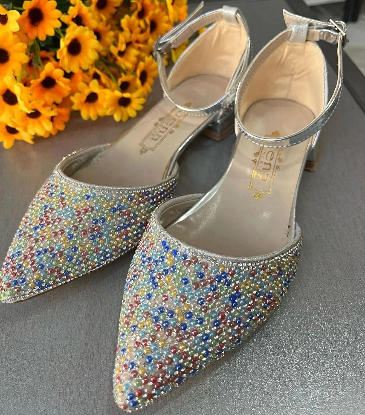 KISA TOPUK BİLEKTEN BAĞLI ÇOK RENLİ BONCUK DETAYLI SPOR ŞIKLIK KONFORLU KADIN AYAKKABI