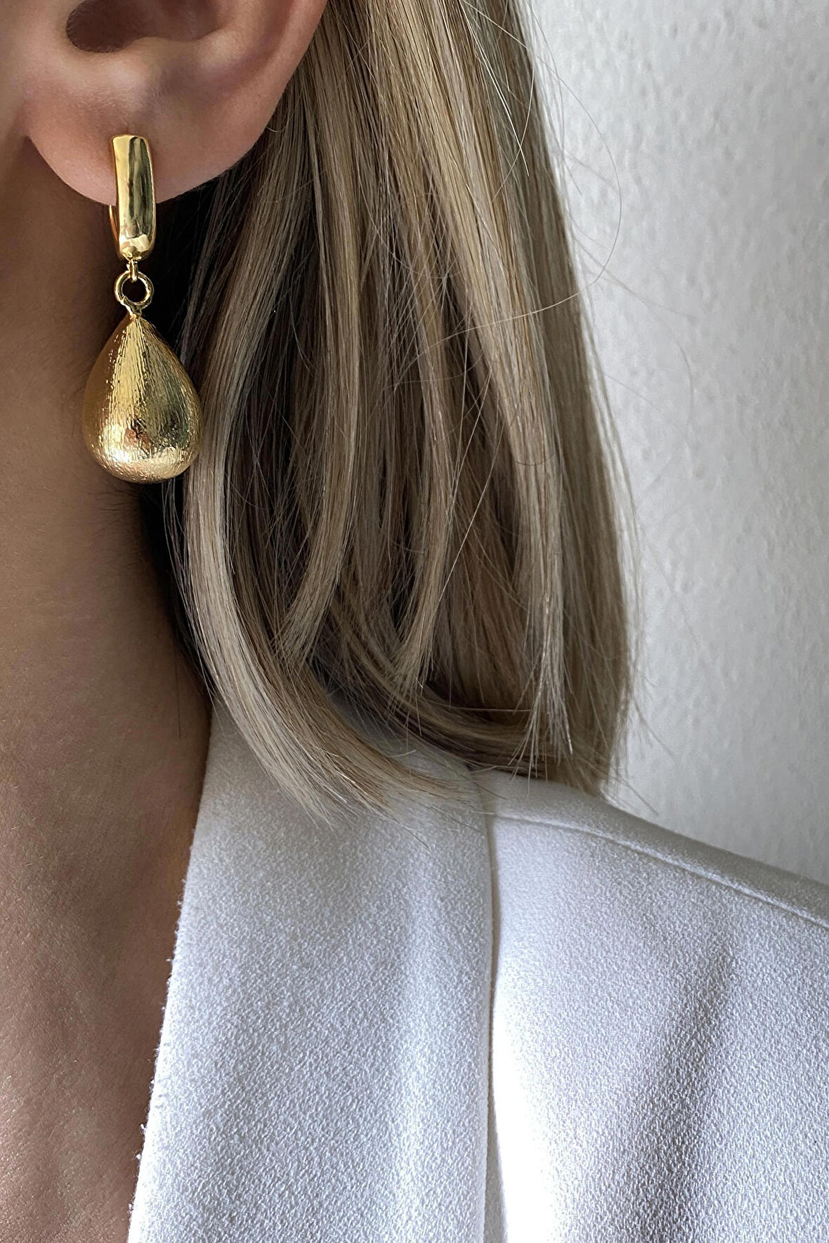 Tasarım Altın Kaplama Damla Model Sallantılı Küpe