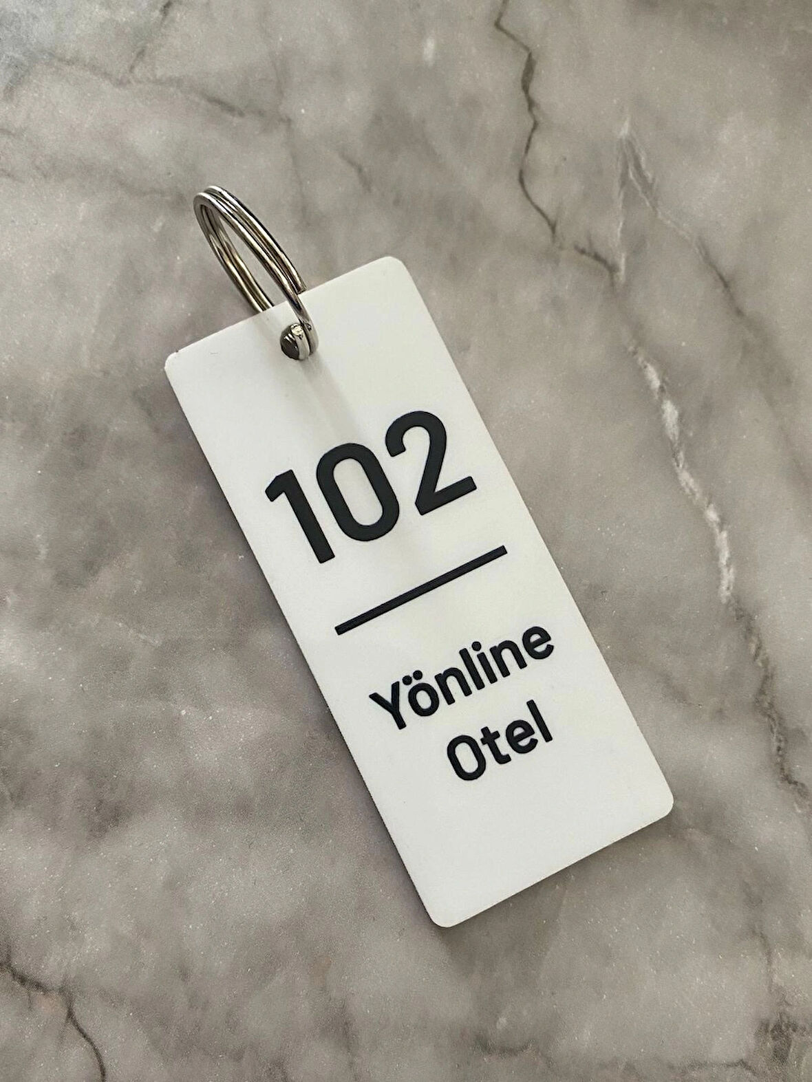 Beyaz Pleksi Basic Slim Kişiselleştirilebilir Otel Bungalov Apart Anahtarlık