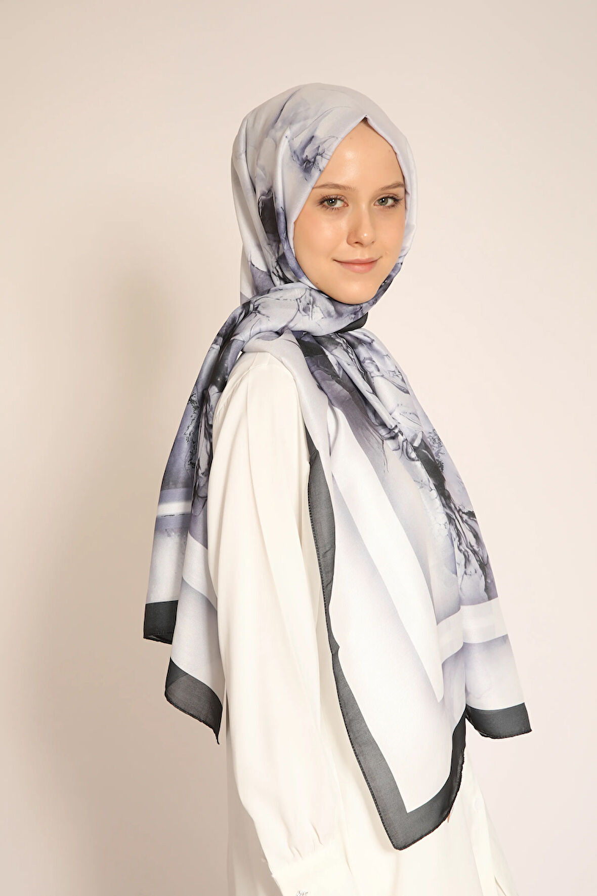 Yeni Sezon Kadın Soft Şal | Antrasit Çerçeveli Soft Gri Mermer Desen