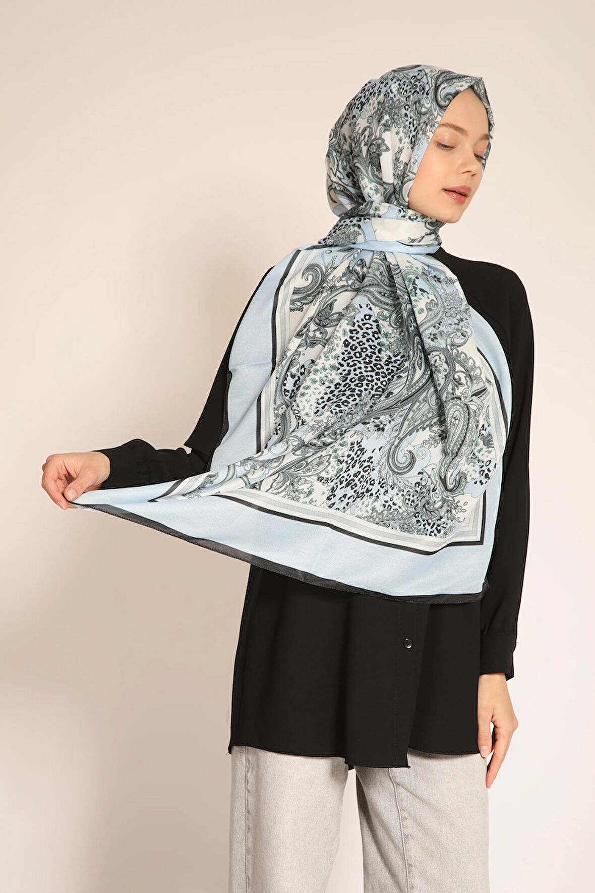 Açık Mavi Leopar ve Paisley Desenli Soft Şal | İpek Görünümlü Modern Tasarım