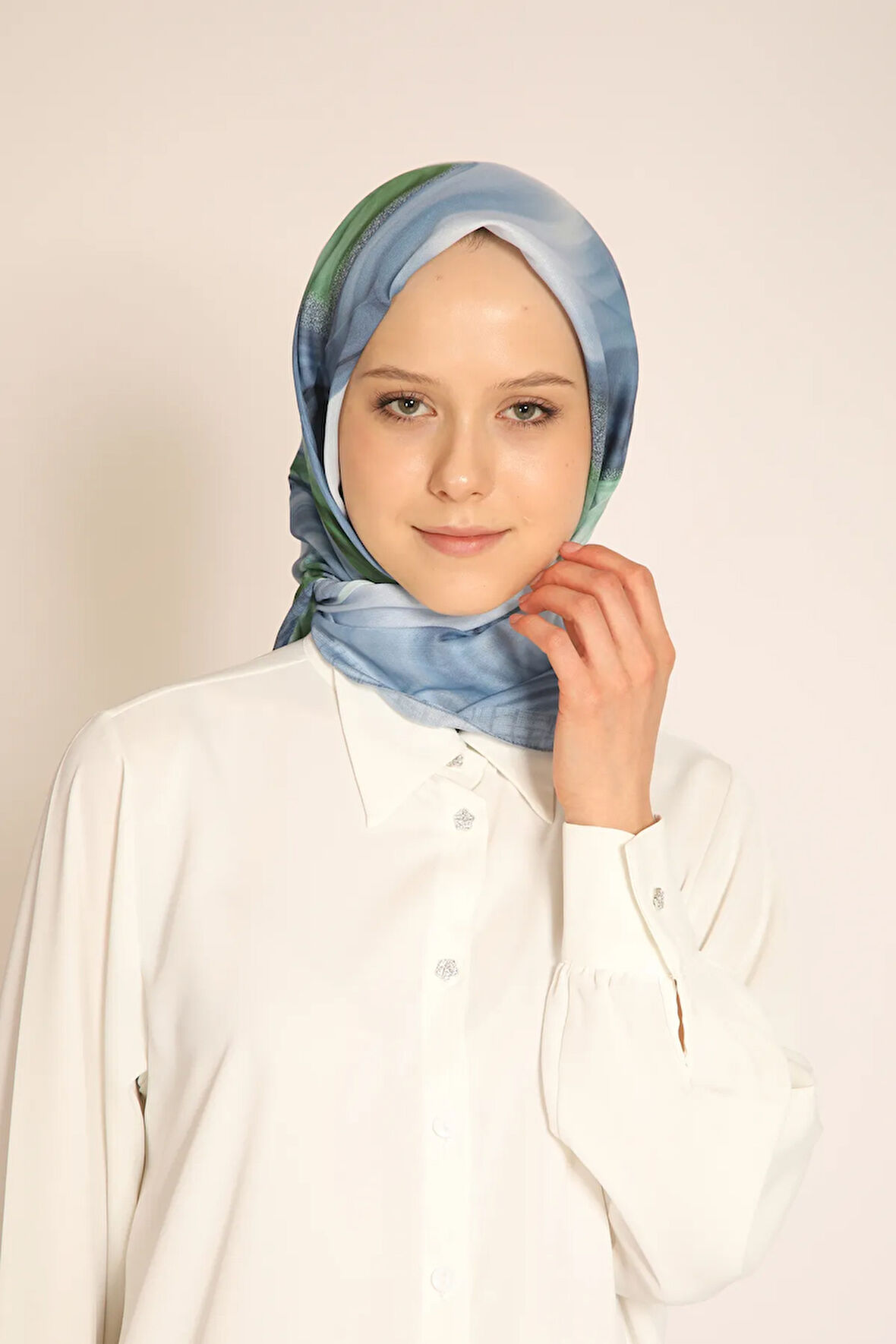 Mavi Yeşil Dalgasal Desenli Soft Eşarp - Modern ve Ferah Stil