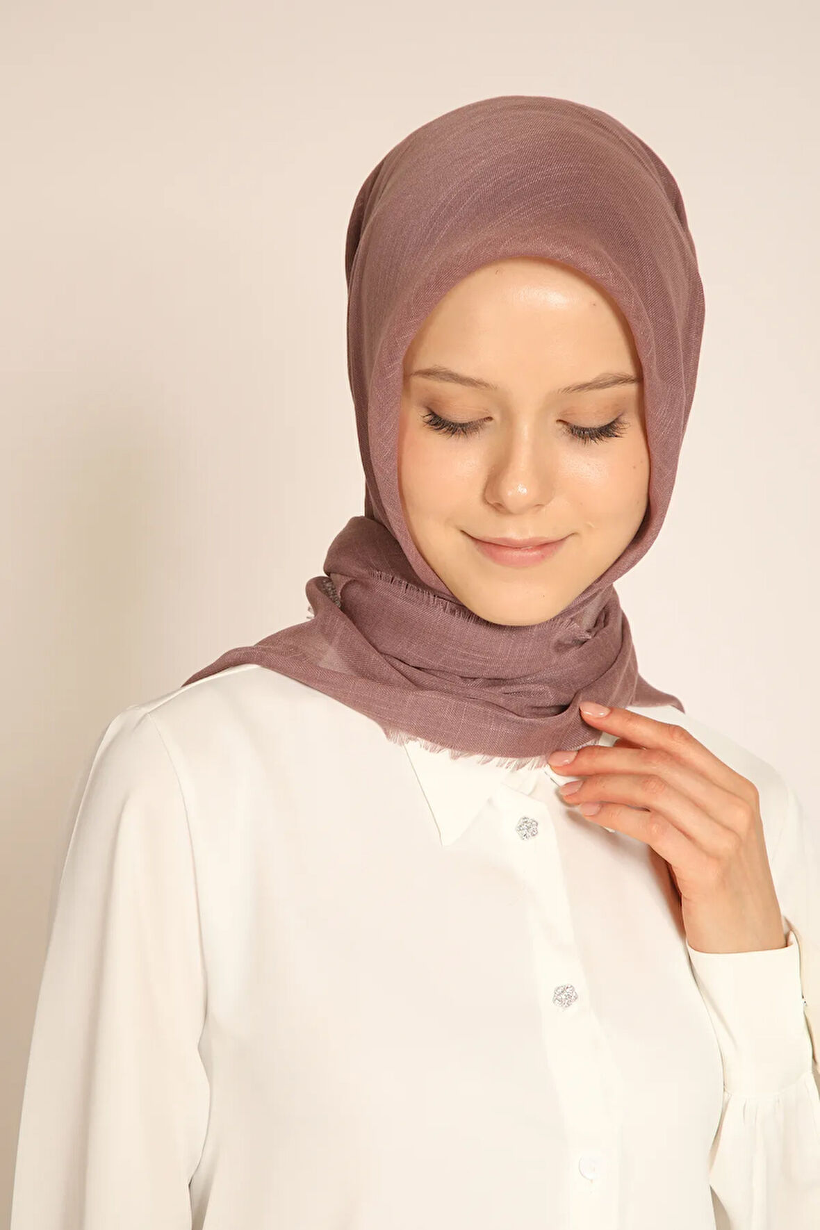 Flamlı Pamuklu Düz Renk Soft Eşarp – Terletmeyen, Kaymaz, Mevsimlik Rahat Kullanım