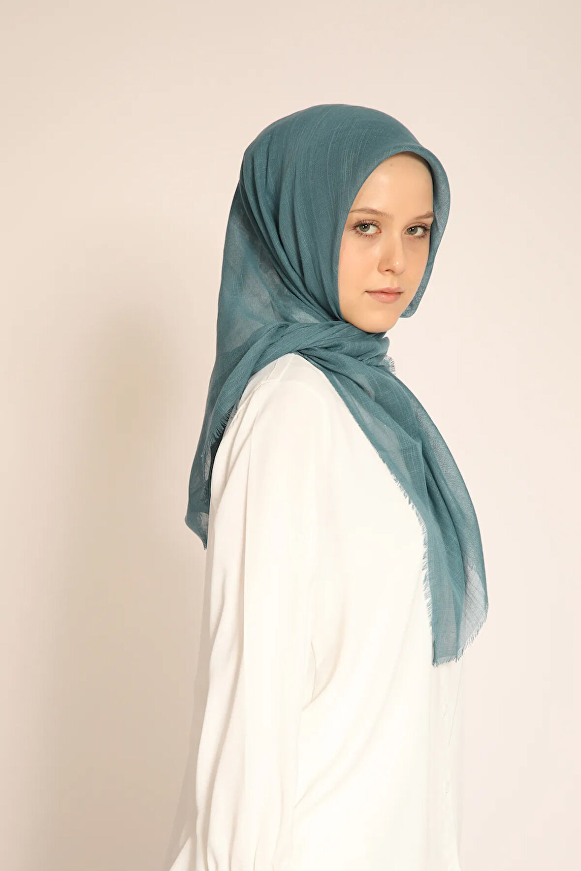 Flamlı Pamuklu Düz Renk Soft Eşarp – Terletmeyen, Kaymaz, Mevsimlik Rahat Kullanım