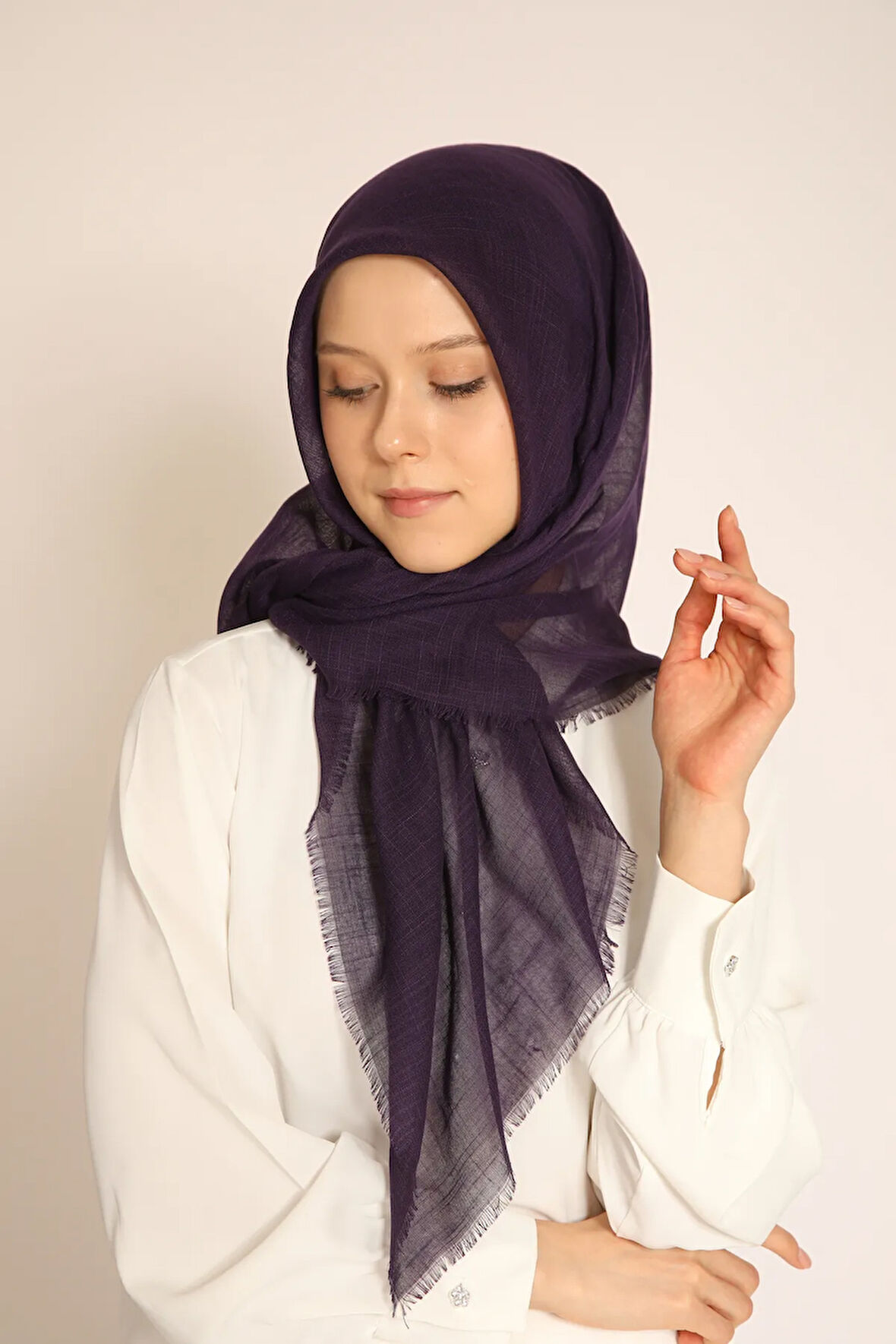 Flamlı Pamuklu Düz Renk Soft Eşarp – Terletmeyen, Kaymaz, Mevsimlik Rahat Kullanım