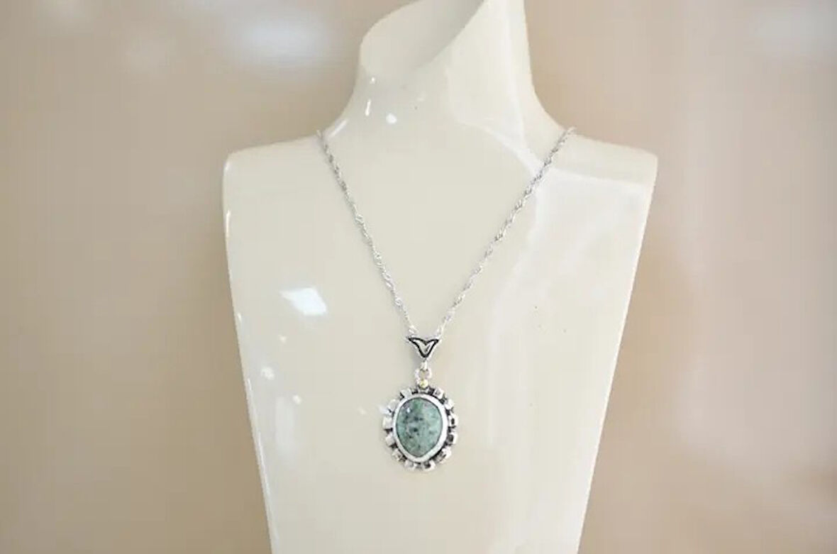 Göksu Gümüş Çerçeve Kadın Zümrüt Kolye