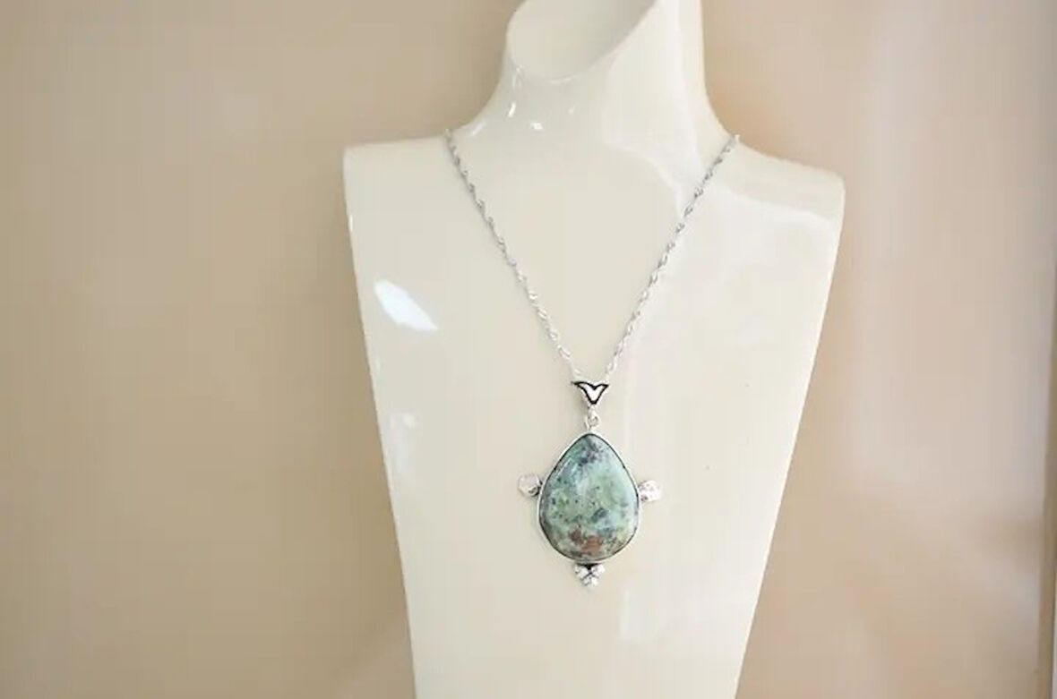 Damla Gümüş Çerçeve Kadın Zümrüt Kolye