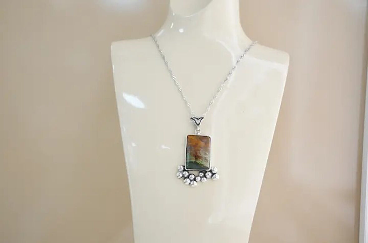 Doğa Gümüş Çerçeve Zümrüt Kadın Kolye