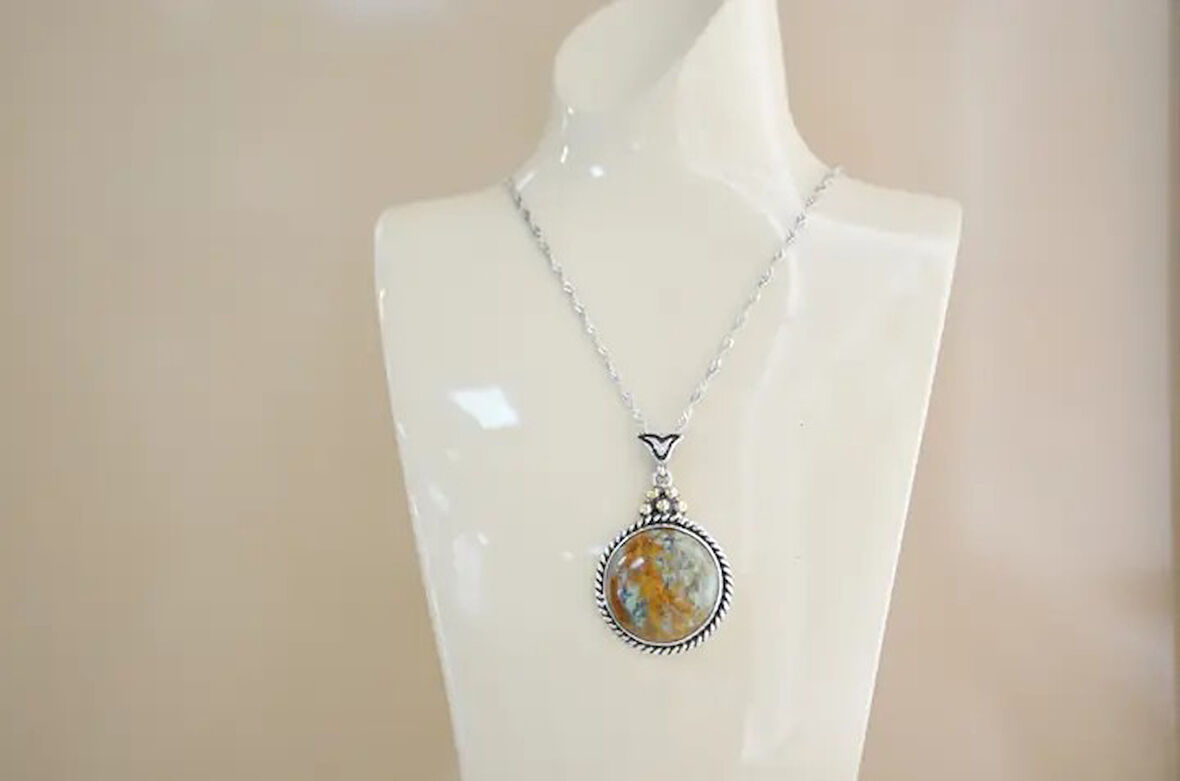 Dolunay Gümüş Çerçeve Zümrüt Kadın Kolye