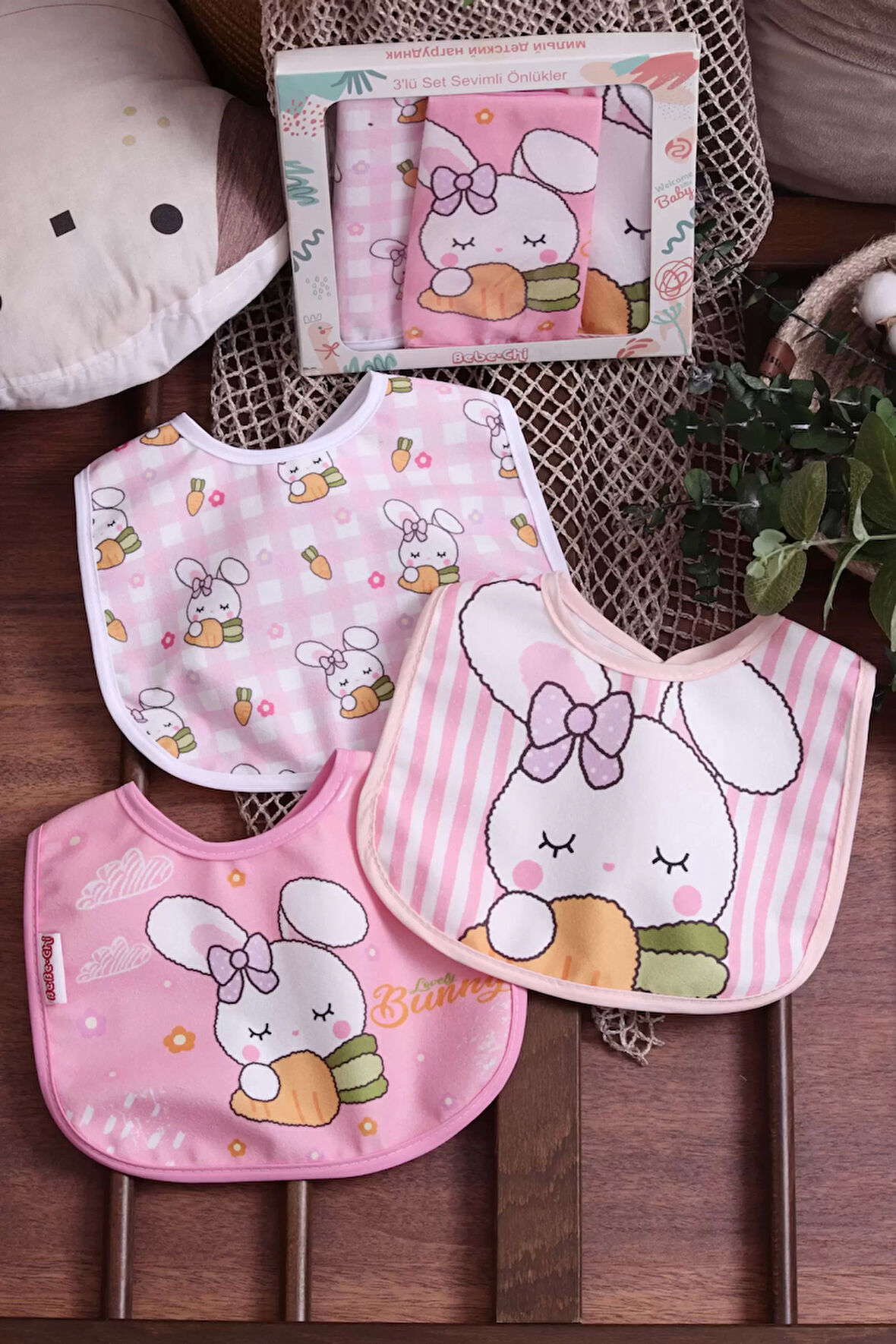 Tavşan Temalı Kare 3 Parça Microfiber Mama Önlüğü Kendi Kutusunda (sıvı Geçirmez) Çıtçıtlı