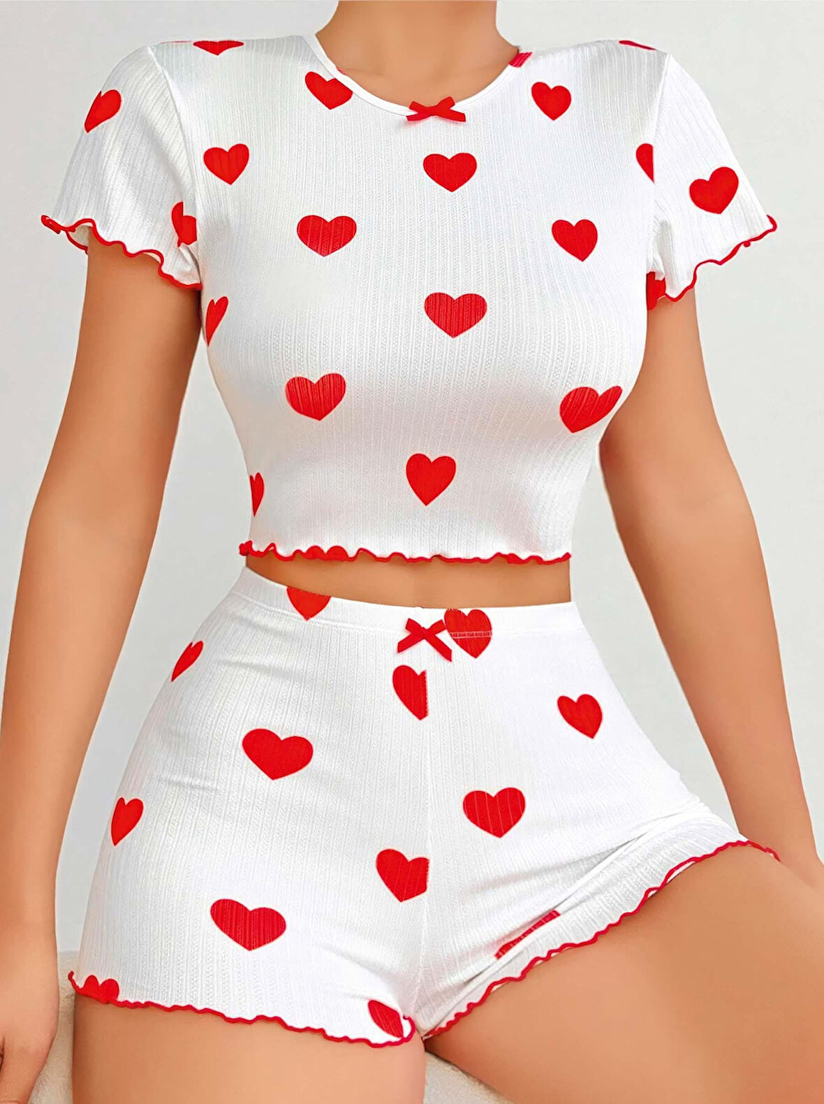 Kadın Beyaz Kırmızı Kalp Desenli Şortlu Gecelik Takım 5023