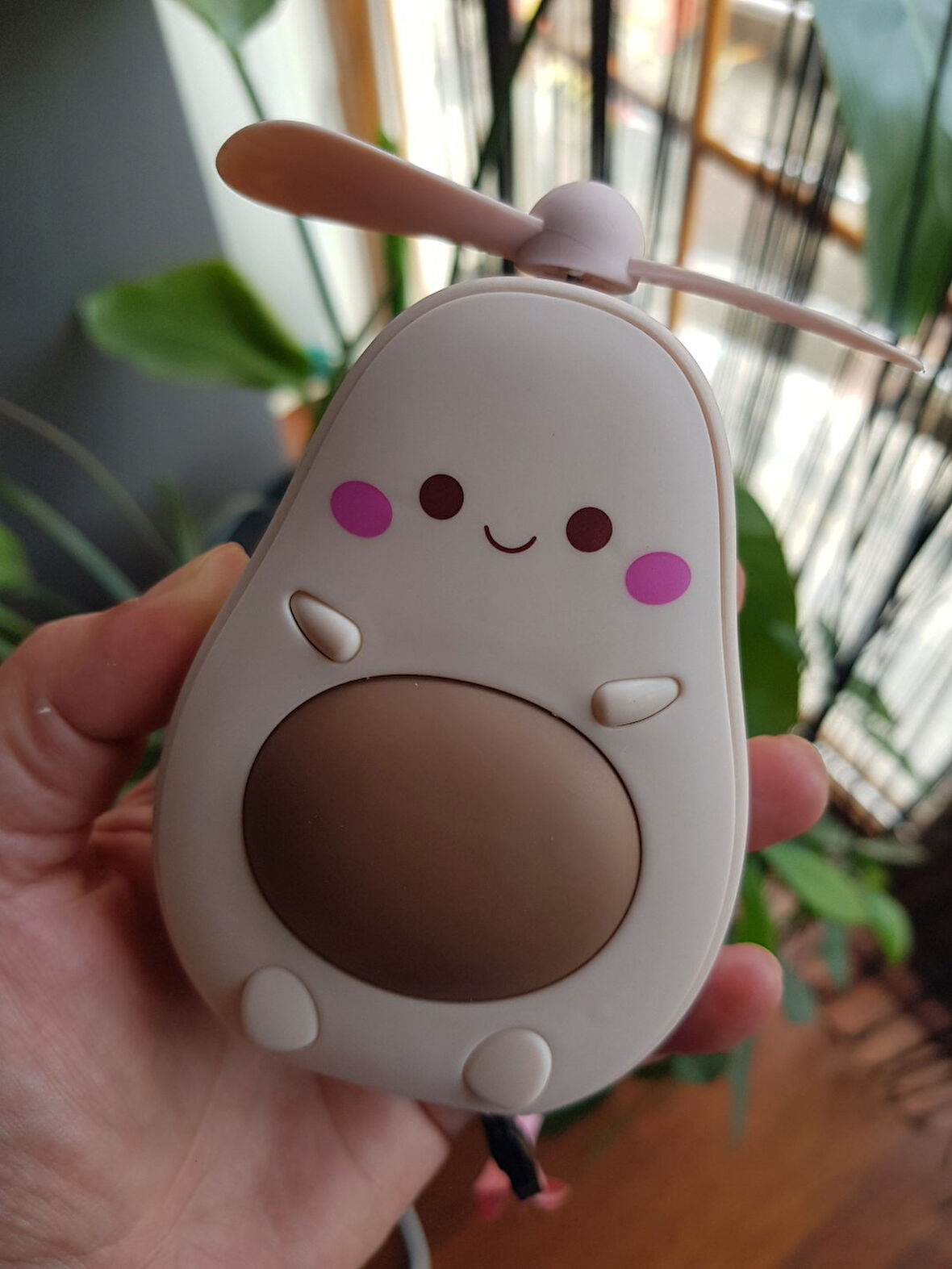 Sevimli Avokado Tasarımlı Led Işıklı USB Kablolu Mini Fan I Masa Üstü Ve Boyun Kullanımı Vantilatör