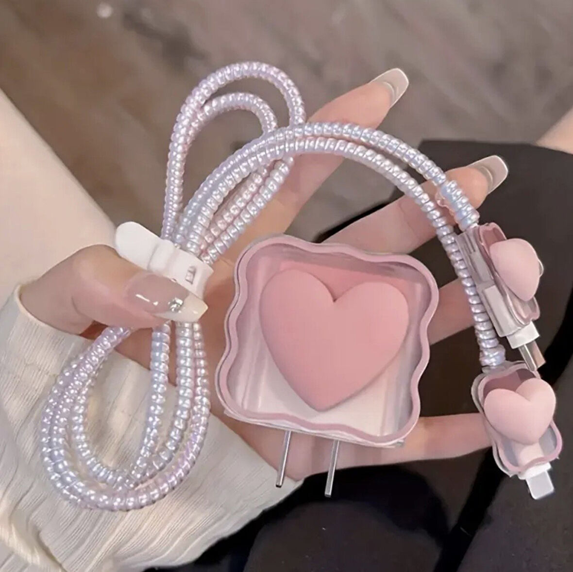 Brokoli Home iPhone 18W/20W Uyumlu Şarj Kılıfı, Şarj Kablosu Örme Aparatı, Kablo Koruyucu Aparatı,Pembe Kalp