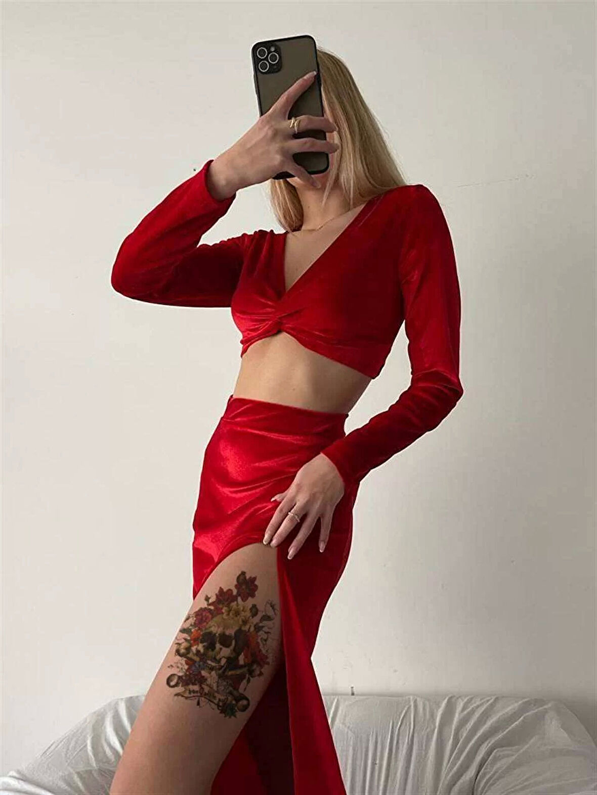 Geçici Kurukafa Ve Çiçek Modelli Dövme Tattoo