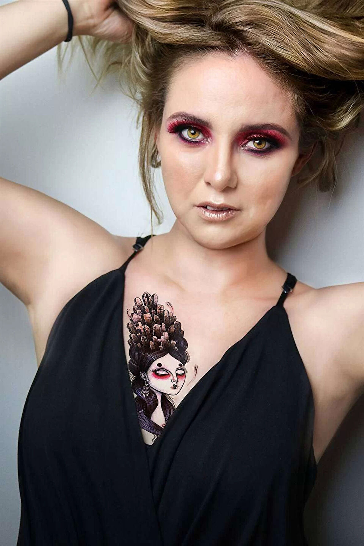 Geçici Kadın Modelli Dövme Tattoo