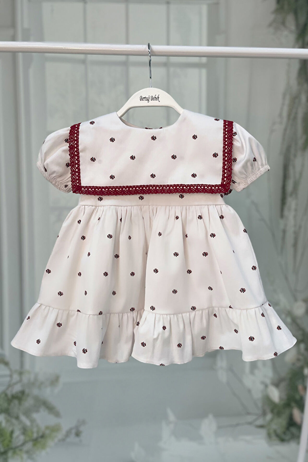 Dantel Süslemeli Kız Çocuk Bebek Minik Çiçek Desenli Pamuklu Beyaz Elbise