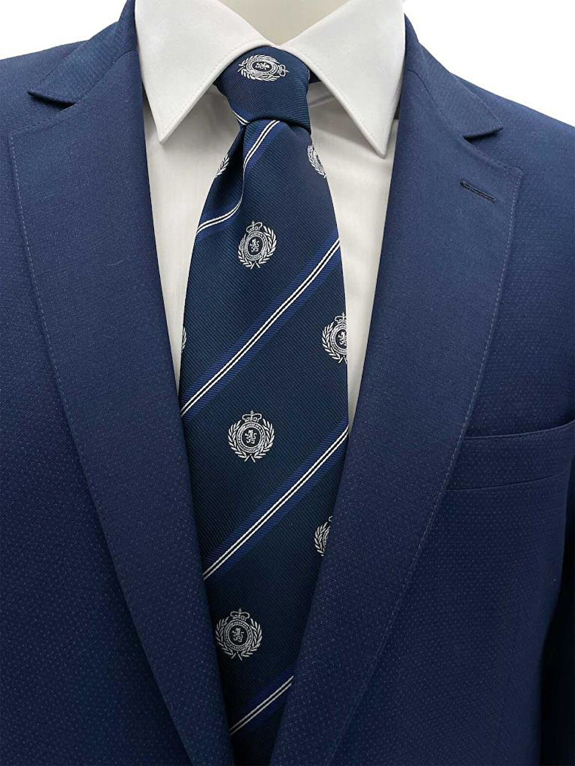 Brianze 8 Cm Lacivert Mavi Çizgili Arma Desenli Kravat