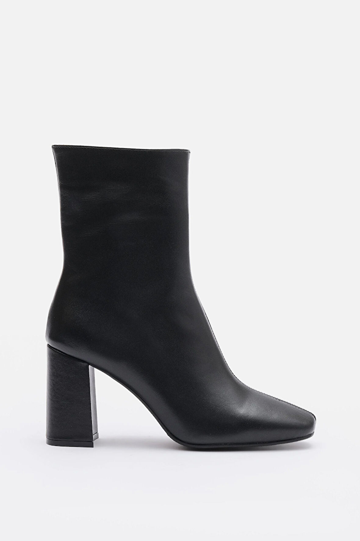 Bestyle İREM Kadın Siyah Gerçek Deri Fermuarlı Topuklu Bot
