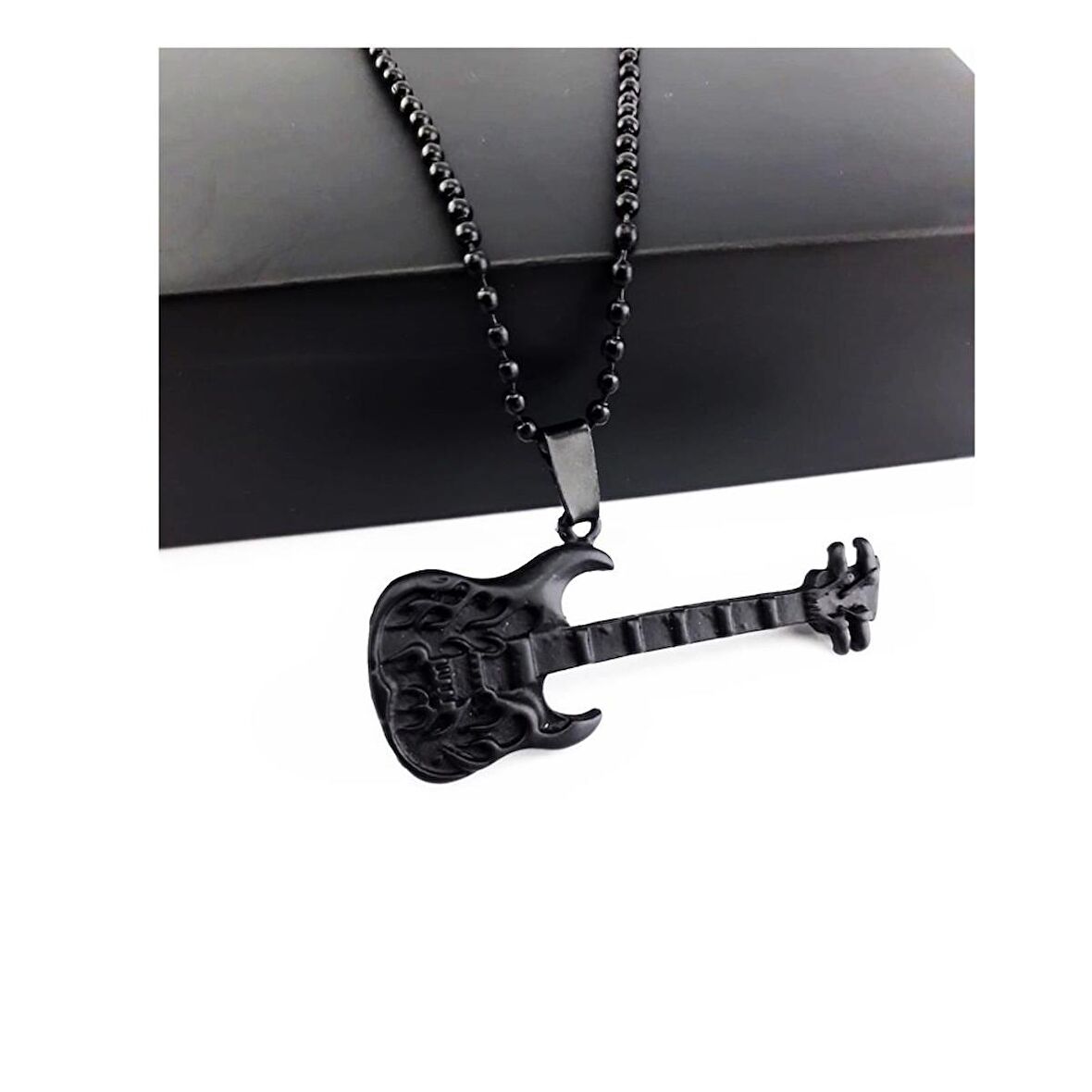 Mat Siyah Renk Gitar Erkek Kolye