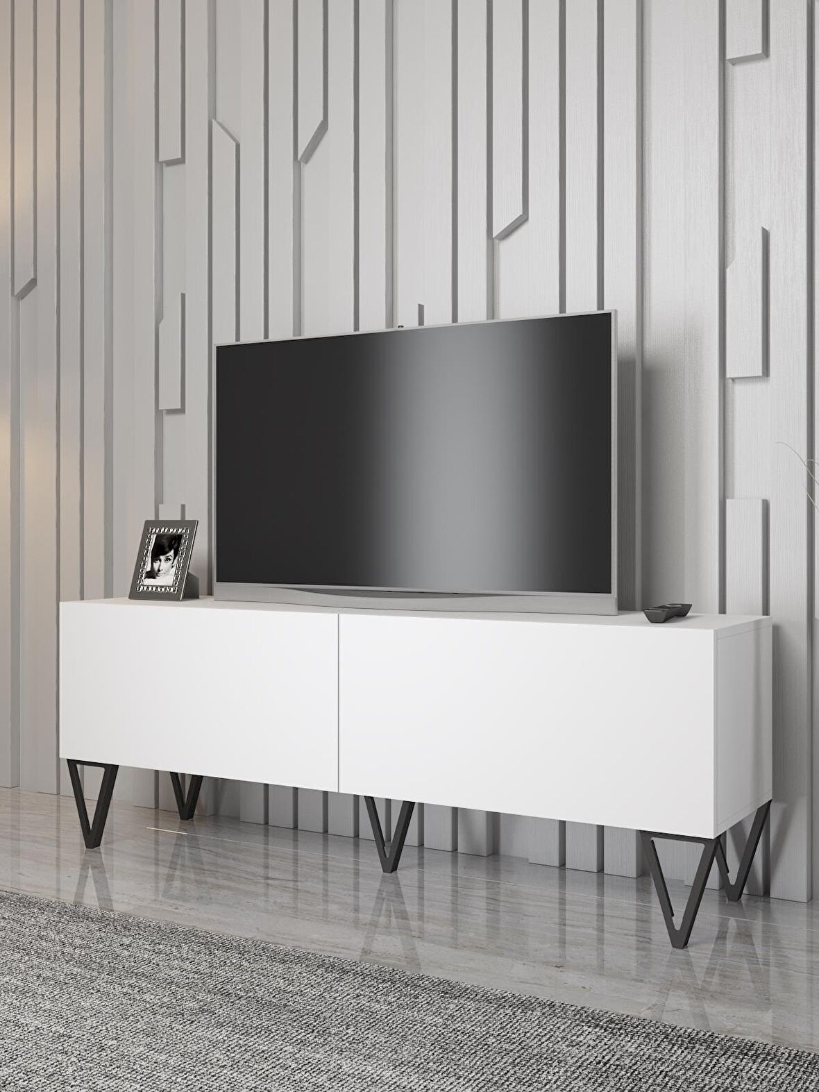 Wood'n Love Emir 150 Cm Metal Ayaklı Tv Ünitesi - Beyaz / Siyah