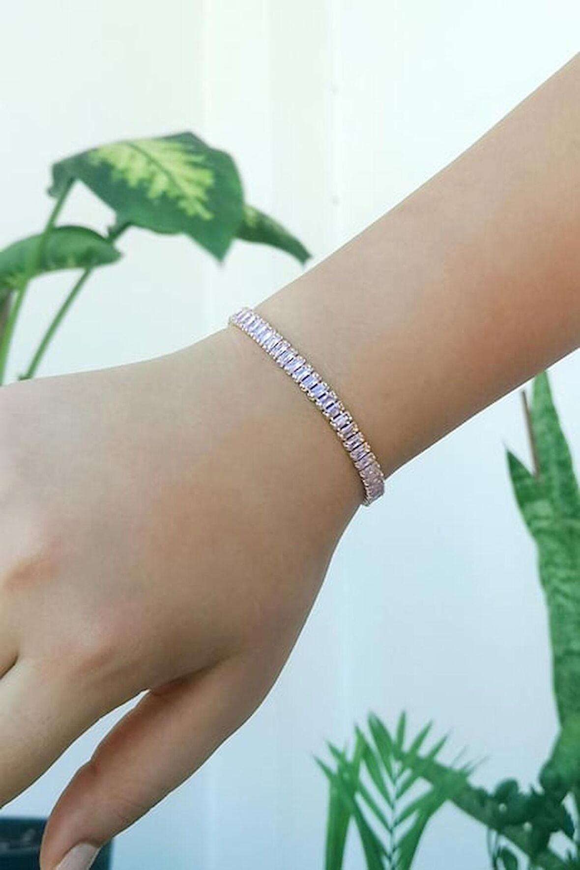 Pembe Zirkon Taşlı Baget Model Gold Su Yolu Bileklik